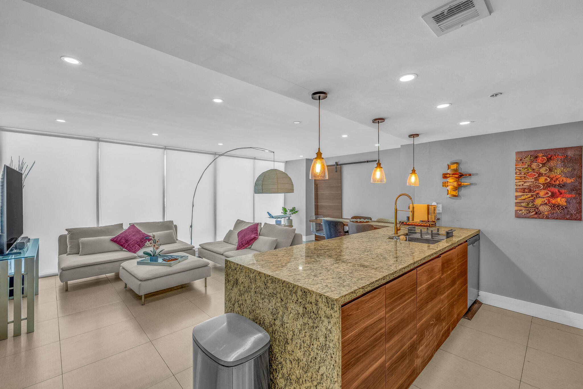 Foto de propiedad en 7601 E Treasure Drive 416, North Bay Village, FL 33141 North Bay Village con MLS# 