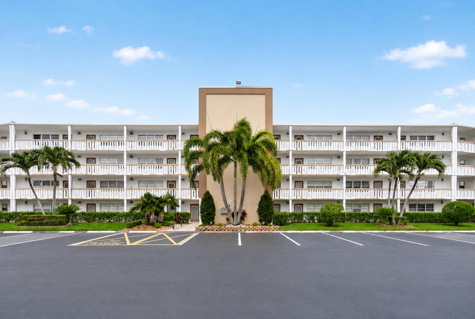 Foto de propiedad en 3008 Cornwall A, Boca Raton, FL 33434 Boca Raton con MLS# 