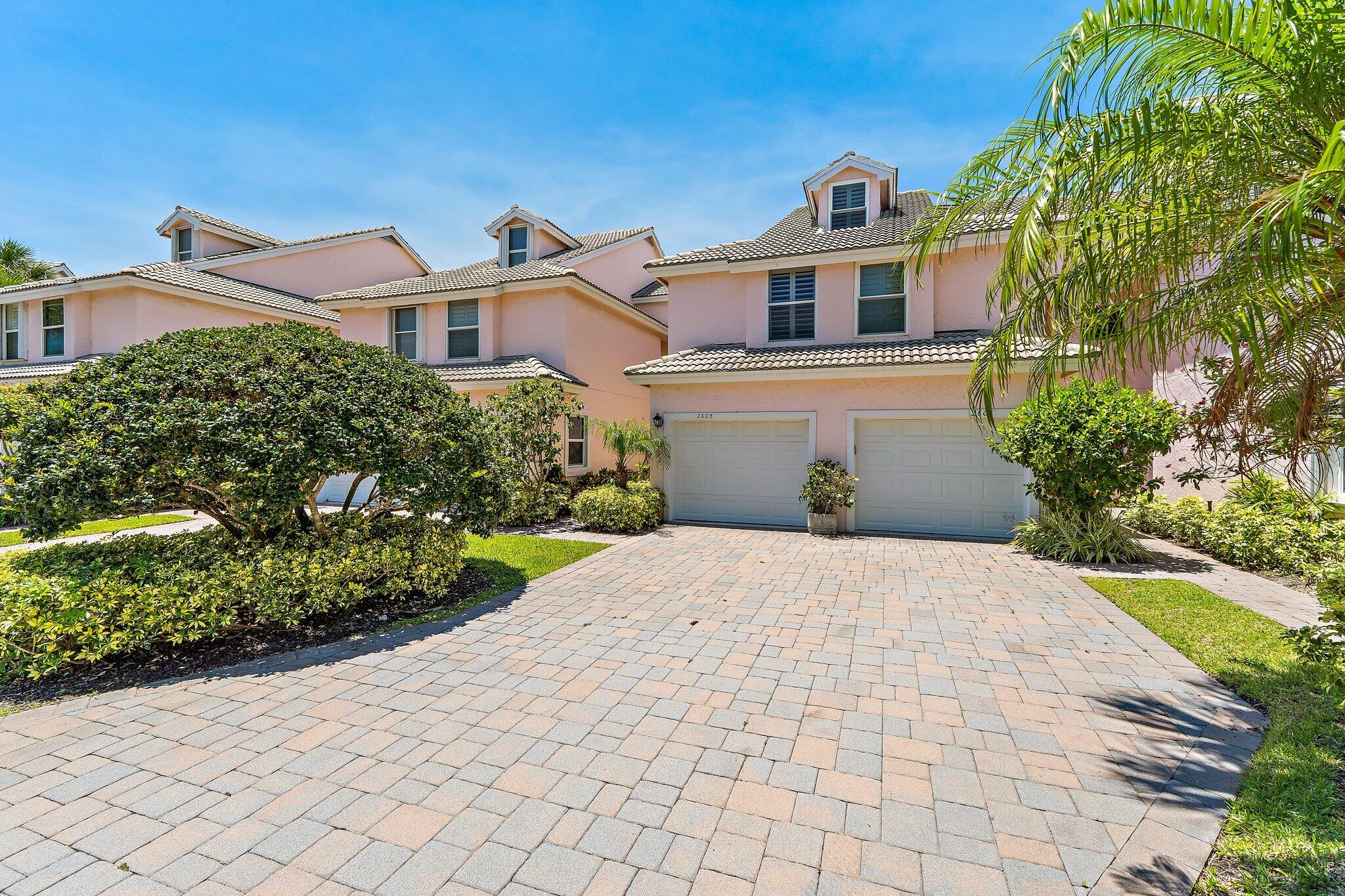 Foto de propiedad en 2605 N Fairway Dr Drive N, Jupiter, FL 33477 Jupiter con MLS# 
