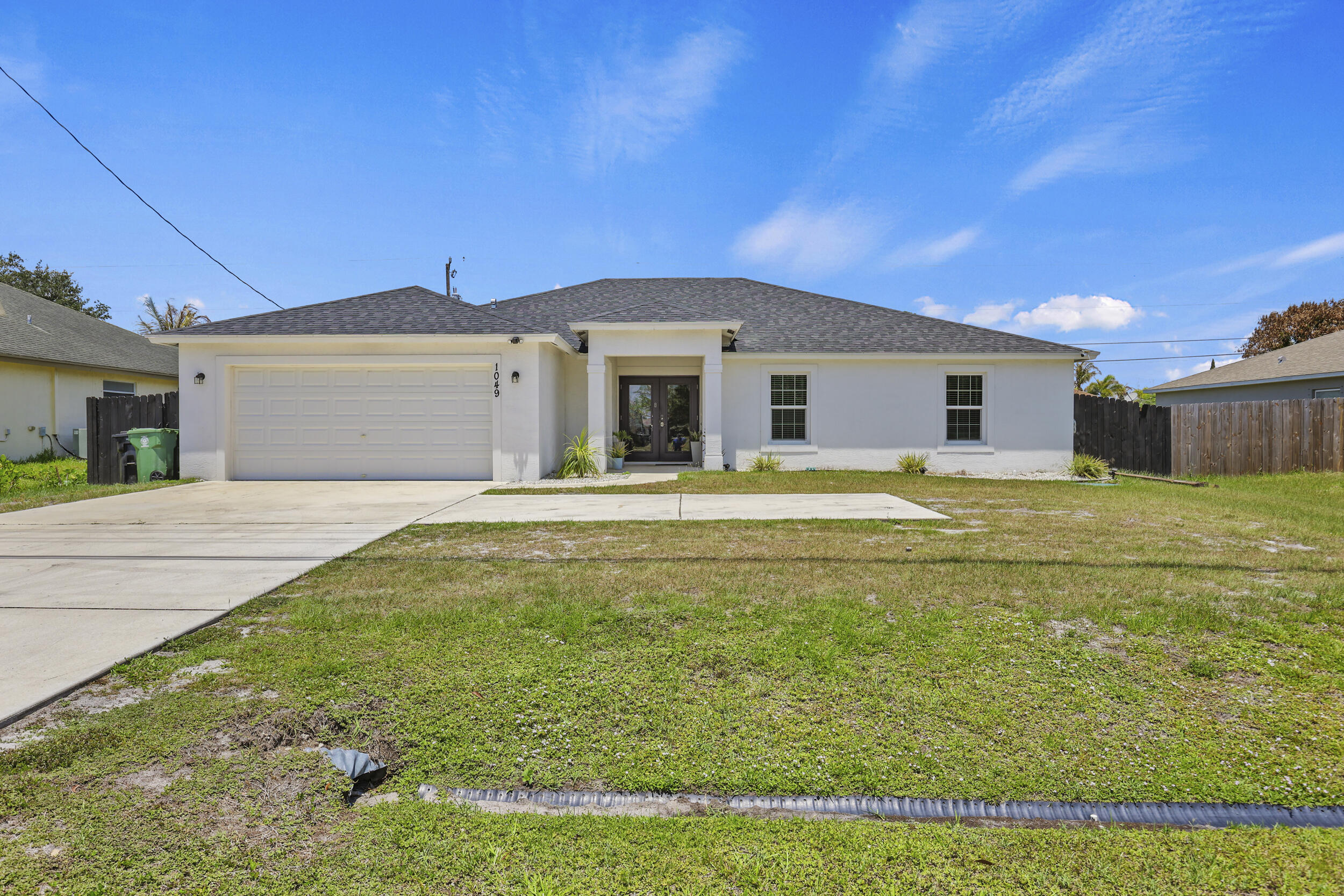 Foto de propiedad en 1049 SW Paar Drive, Port St. Lucie, FL 34953 Port St. Lucie con MLS# 