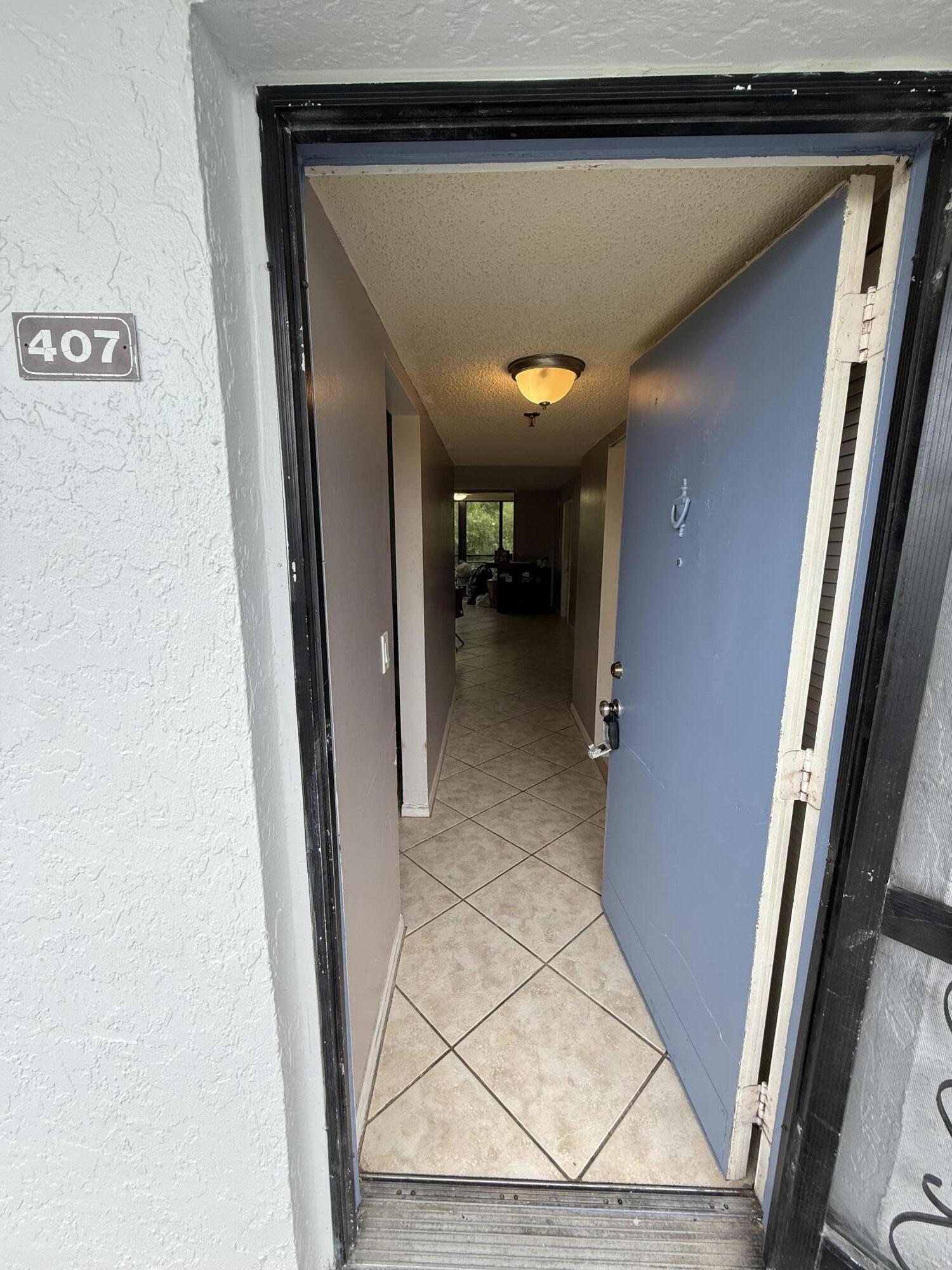 Foto de propiedad en 4760 W Lucerne Lakes Blvd W W 407, Lake Worth, FL 33467 Lake Worth con MLS# 