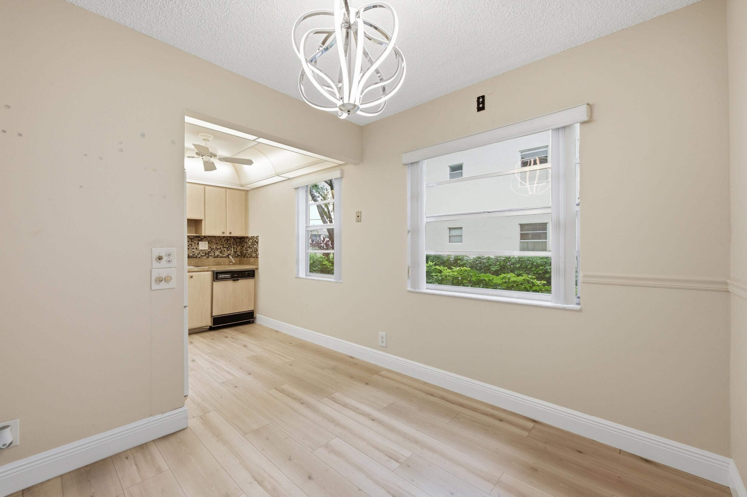 Foto de propiedad en 442 Normandy J, Delray Beach, FL 33484 Delray Beach con MLS# 