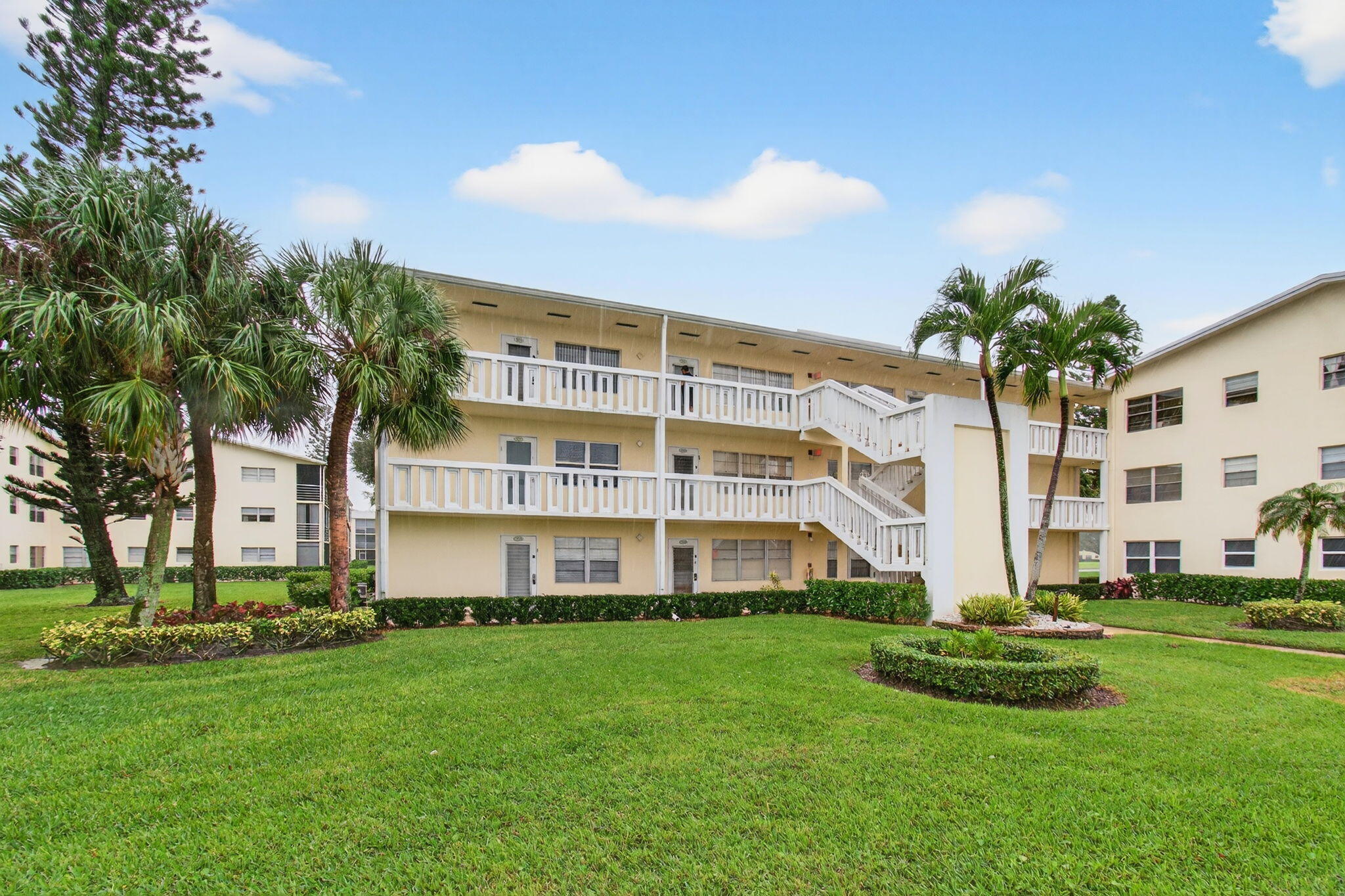 Foto de propiedad en 290 Dorset G, Boca Raton, FL 33434 Boca Raton con MLS# 