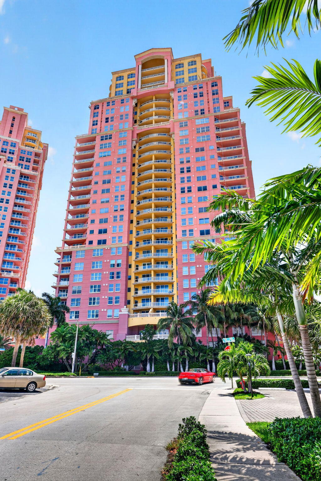 Foto de propiedad en 2100 N Ocean Boulevard 8b, Fort Lauderdale, FL 33305 Fort Lauderdale con MLS# 