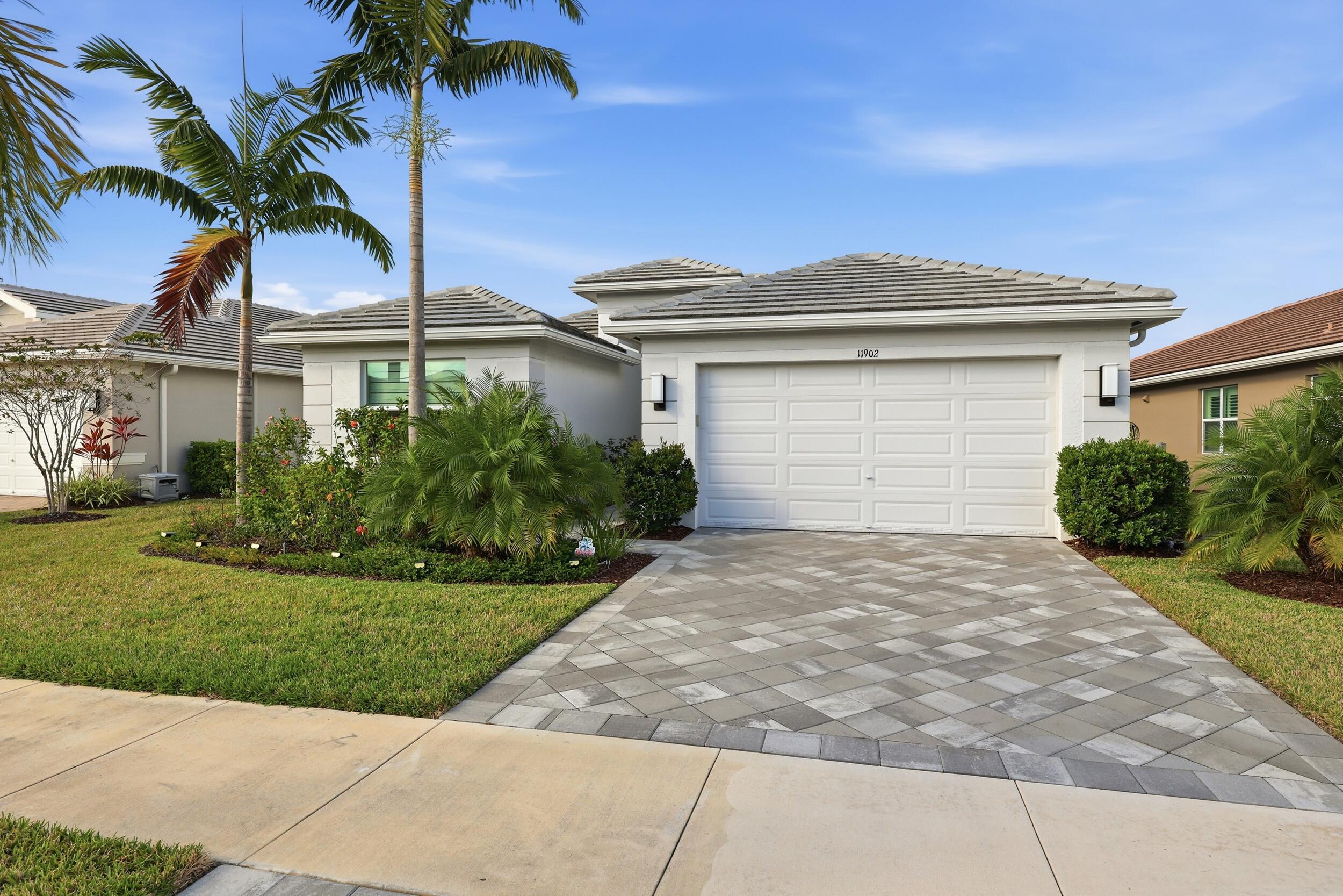 Foto de propiedad en 11902 SW Coral Cove Parkway, Port St. Lucie, FL 34987 Port St. Lucie con MLS# 
