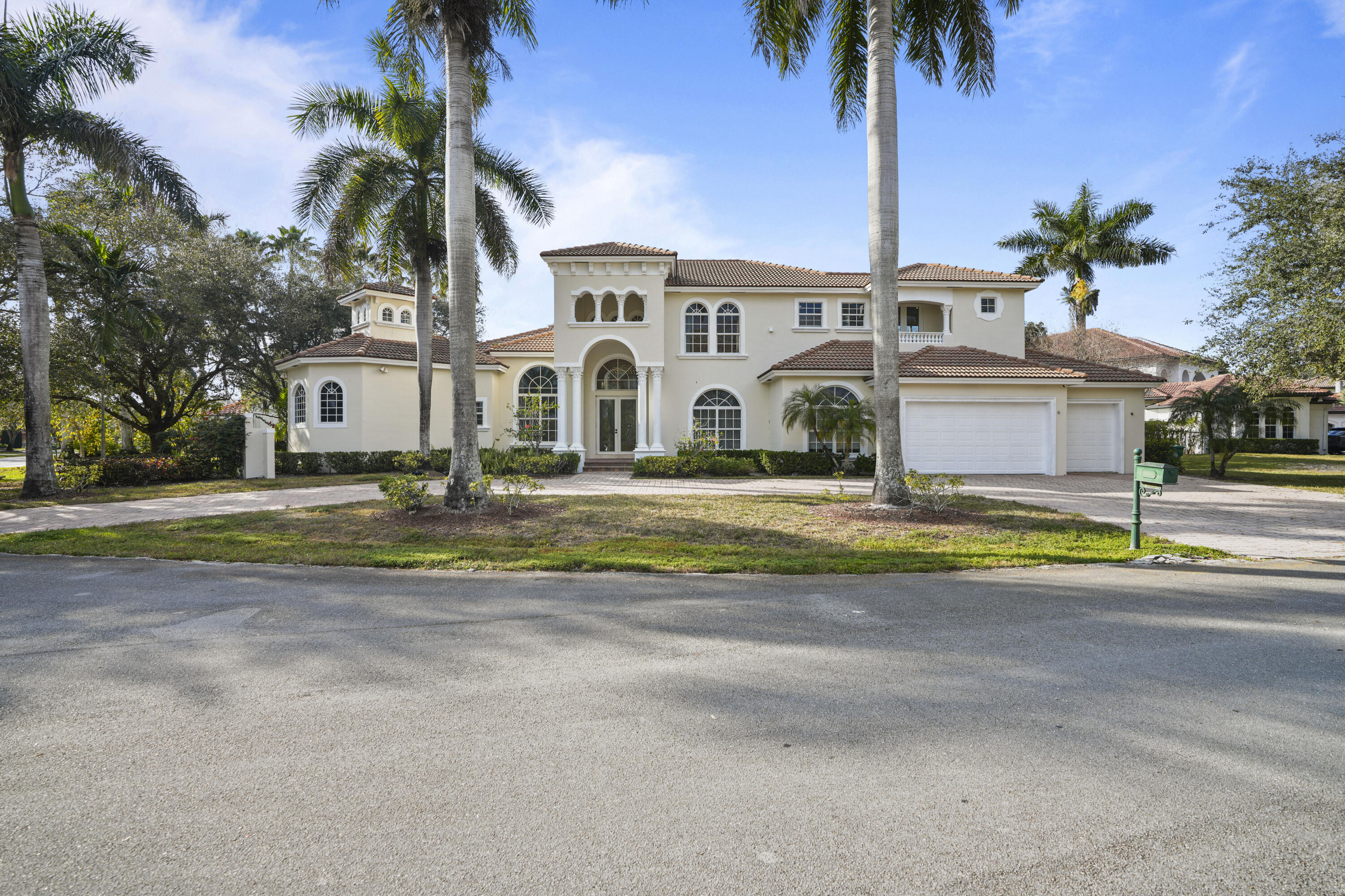Foto de propiedad en 3201 E Stonebrook Circle, Davie, FL 33330 Davie con MLS# 