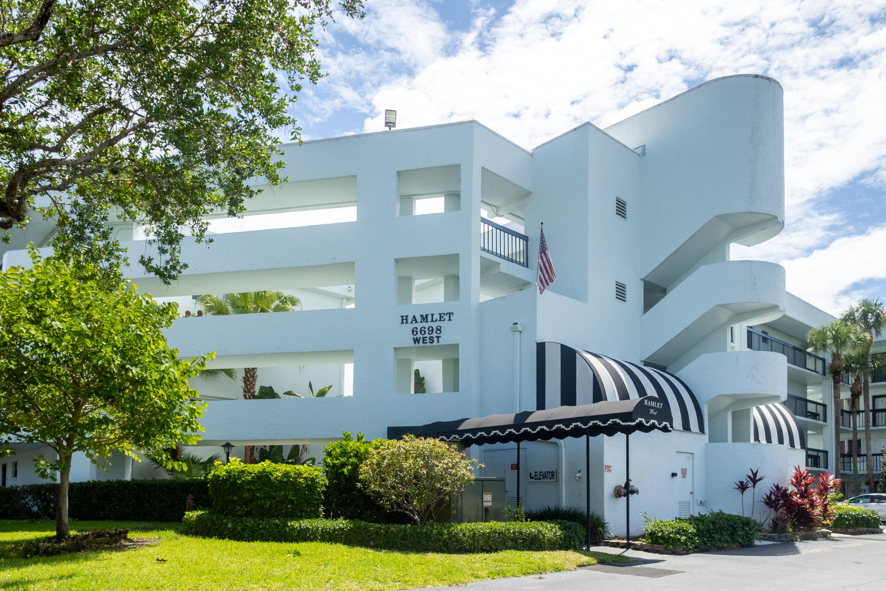 Foto de propiedad en 6698 N 10th Ave Avenue N 323, Lake Worth, FL 33467 Lake Worth con MLS# 