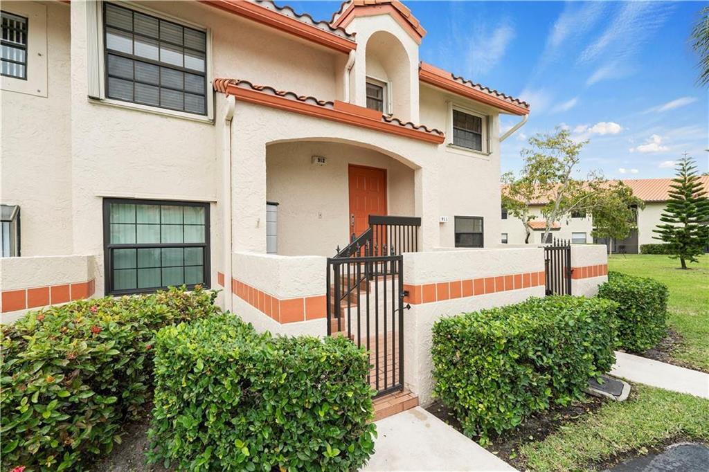 Foto de propiedad en 912 Congressional Way, Deerfield Beach, FL 33442 Deerfield Beach con MLS# 