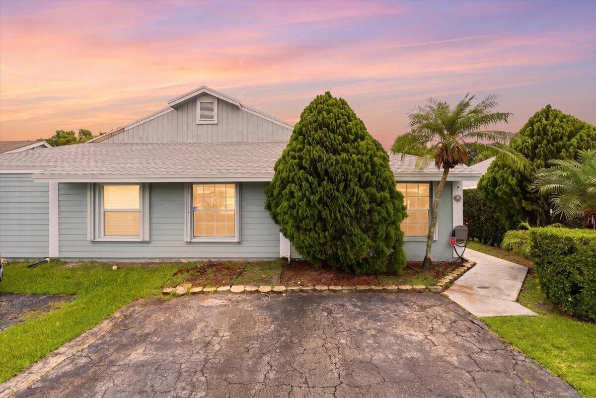 Foto de propiedad en 970 SW 111th Way, Davie, FL 33324 Davie con MLS# 