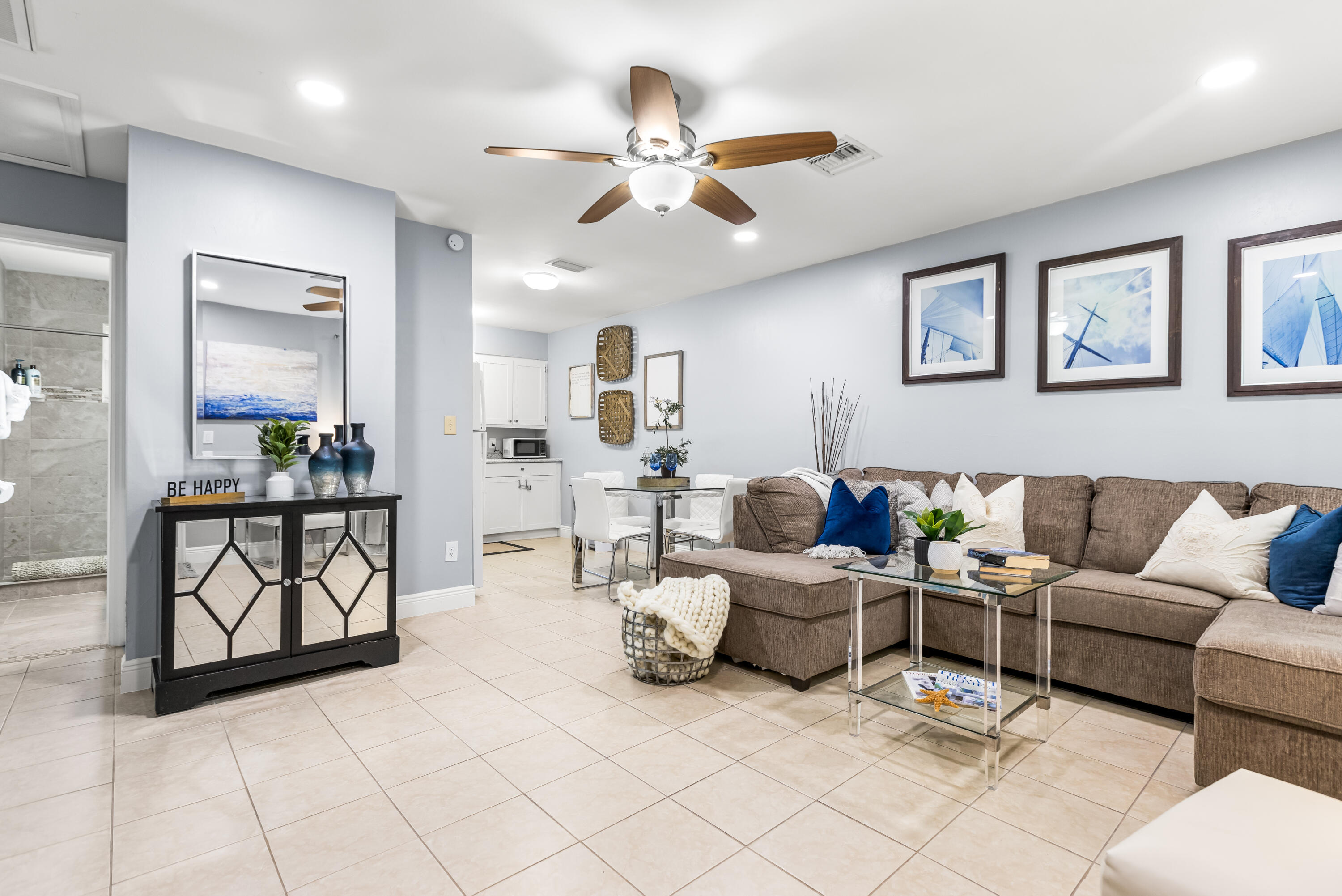 Foto de propiedad en 4953 Bayshore Drive, Naples, FL 34112 Naples con MLS# 