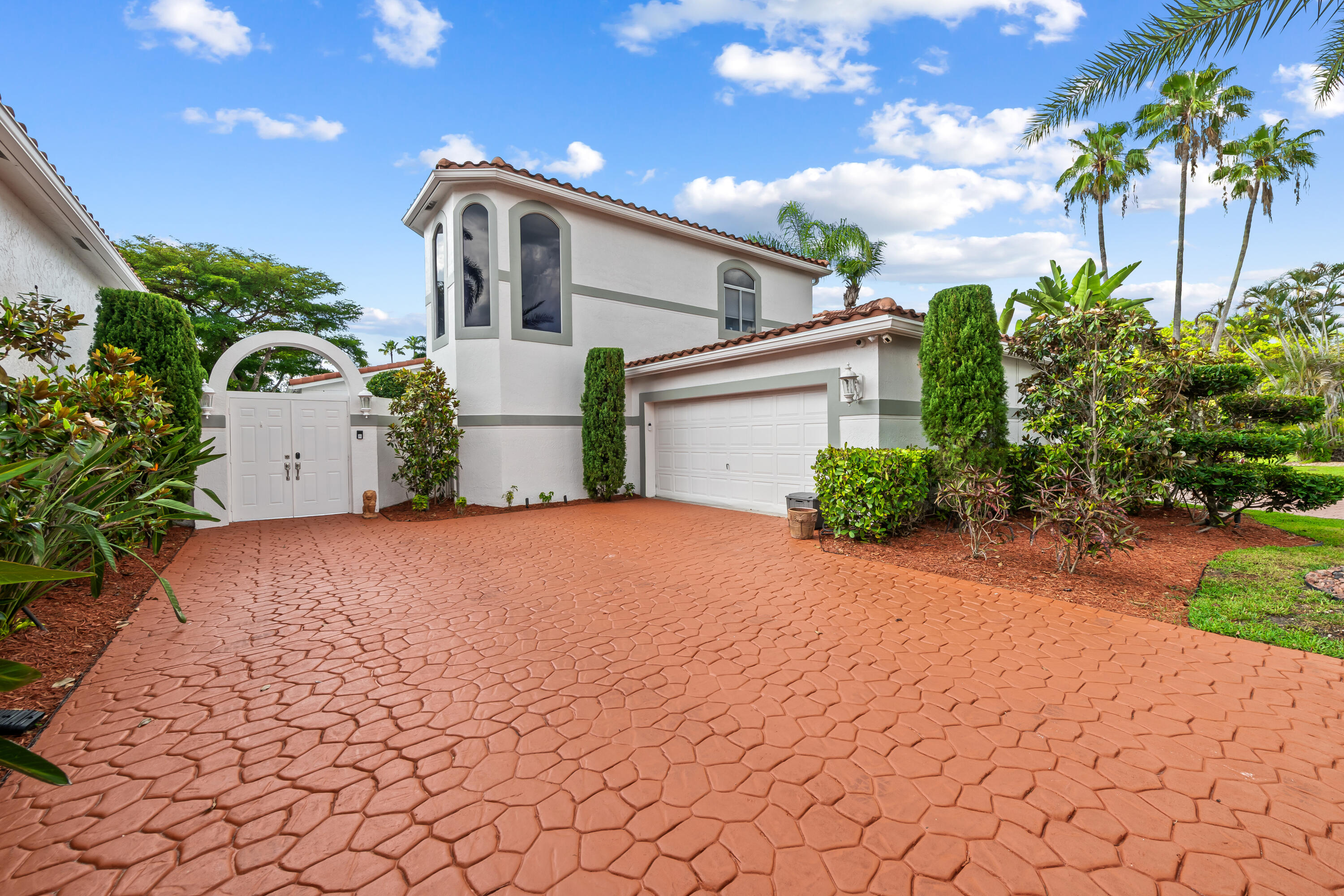 Foto de propiedad en 980 Bel Aire Drive West, Pembroke Pines, FL 33027 Pembroke Pines con MLS# 