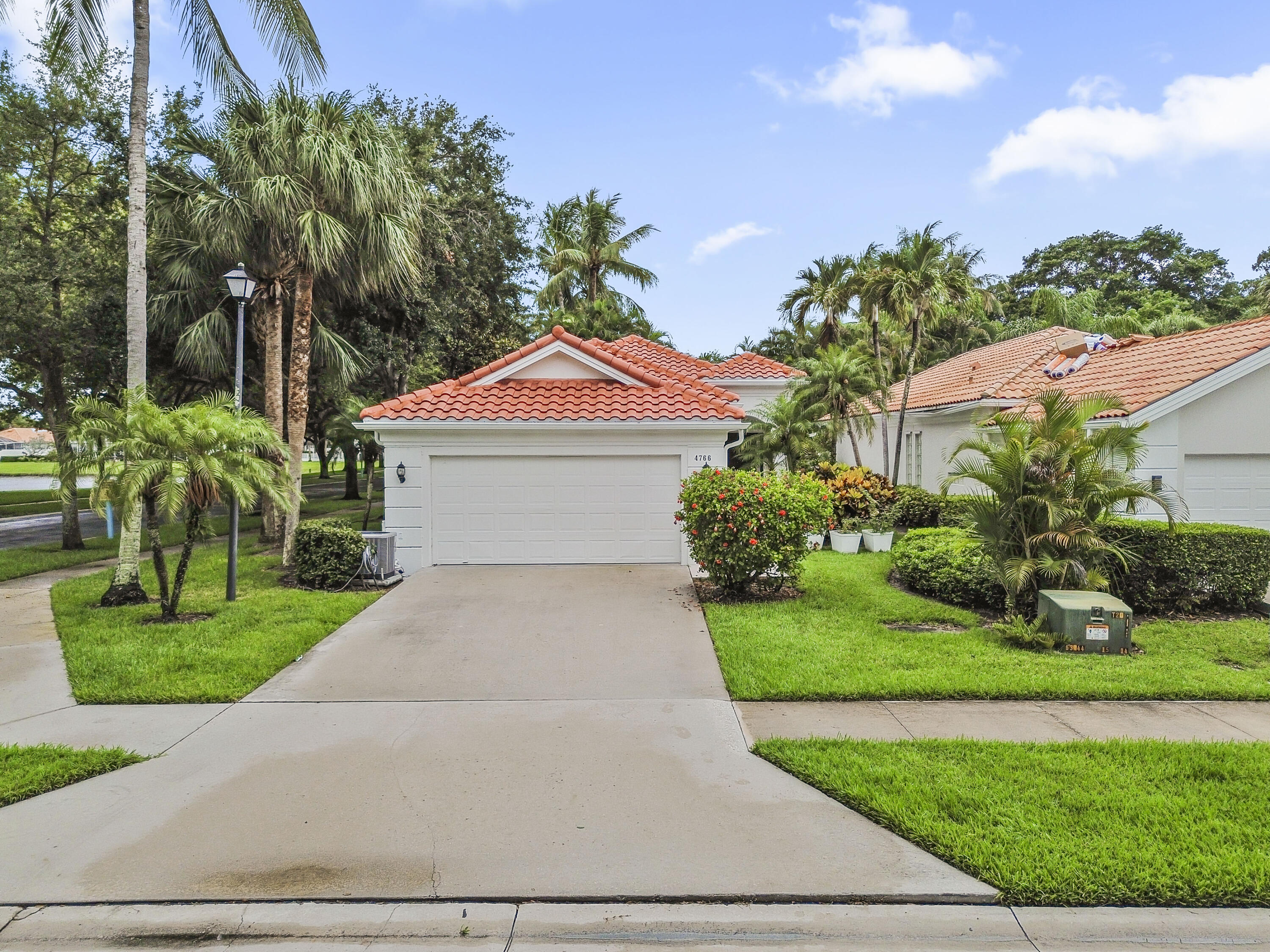 Foto de propiedad en 4766 Valencia Drive, Delray Beach, FL 33445 Delray Beach con MLS# 