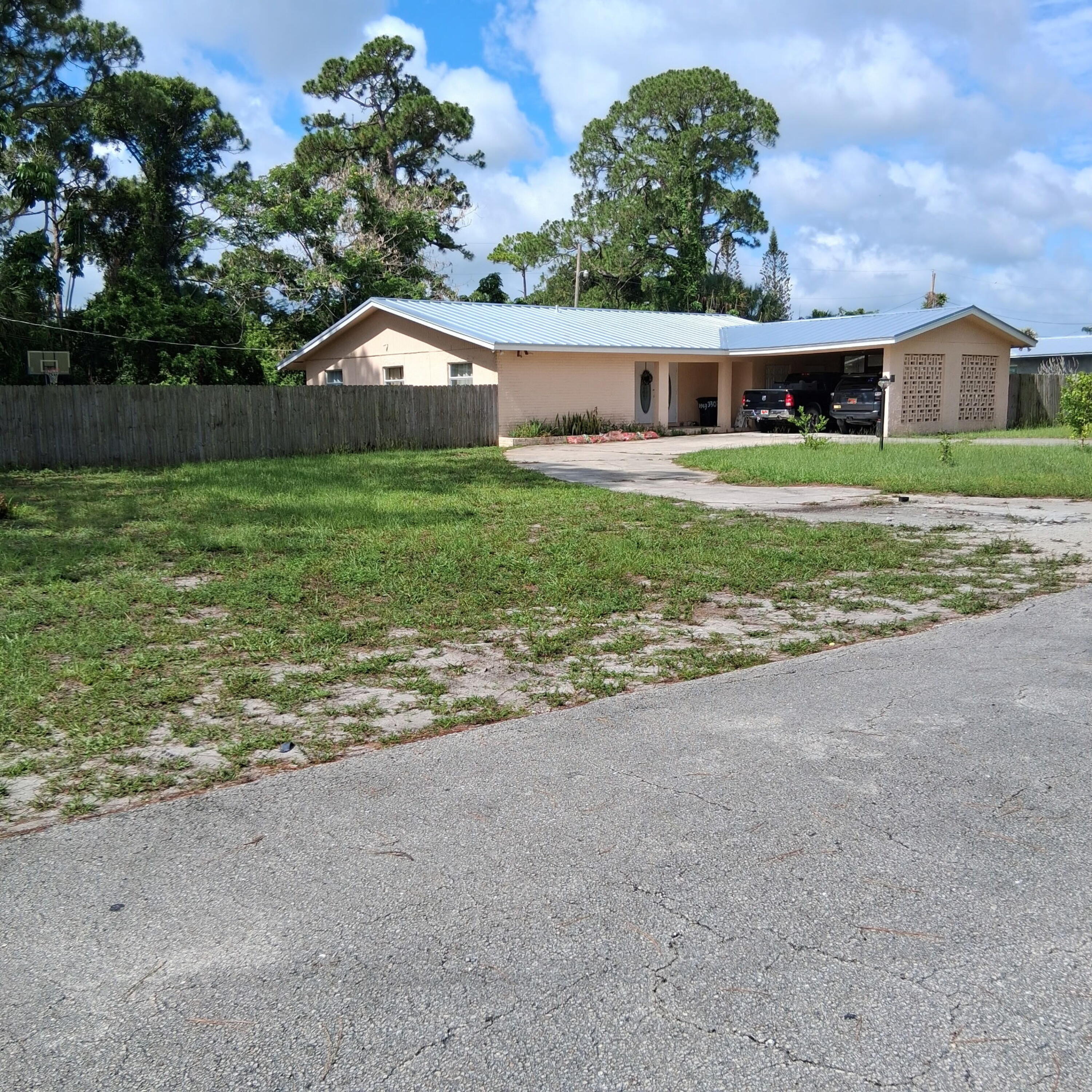 Foto de propiedad en 3303 S Avenue S S, Fort Pierce, FL 34947 Fort Pierce con MLS# 