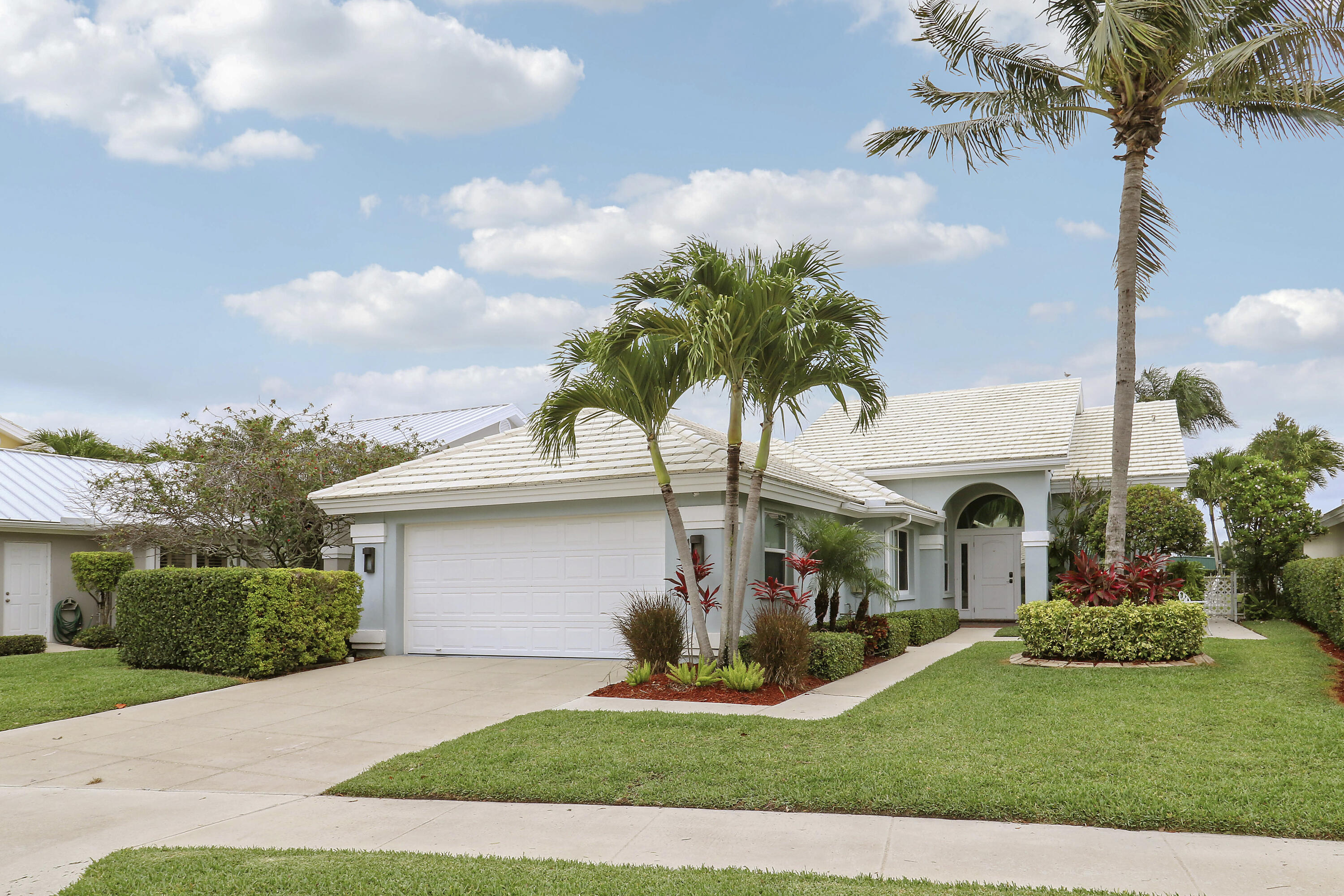 Foto de propiedad en 1560 Wilderness Road, West Palm Beach, FL 33409 West Palm Beach con MLS# 