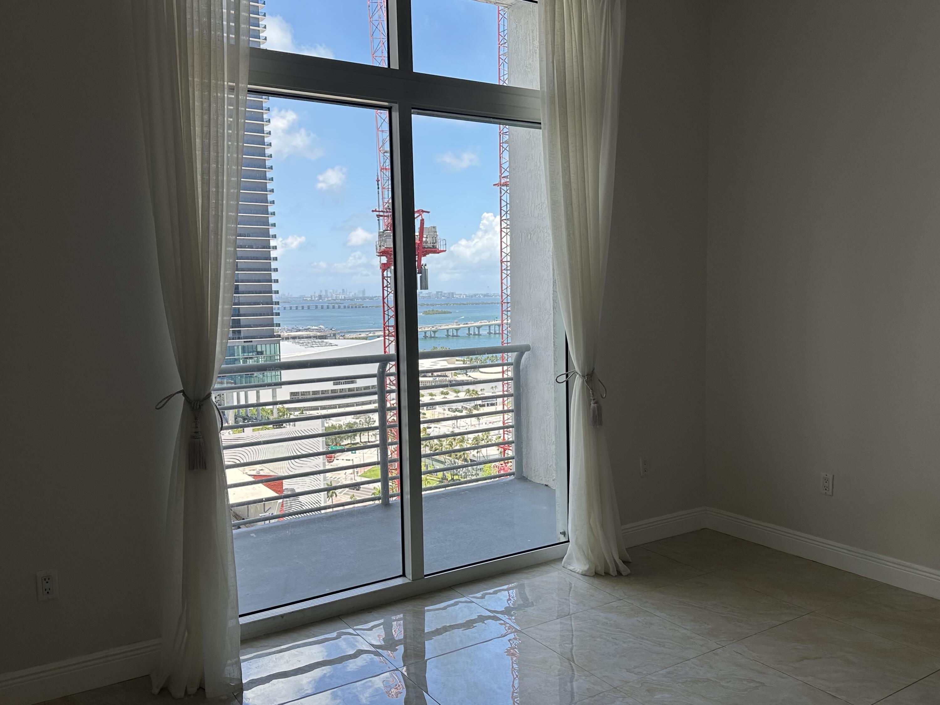 Foto de propiedad en 234 NE 3rd Street Uph06, Miami, FL 33132 Miami con MLS# 