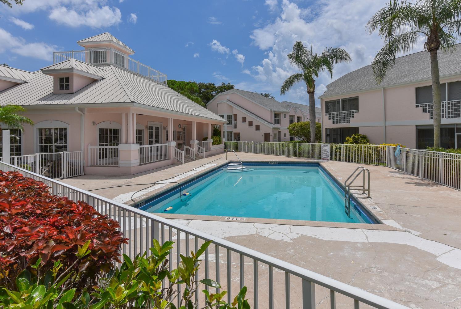 Foto de propiedad en 201 Muirfield Court 201e, Jupiter, FL 33458 Jupiter con MLS# 