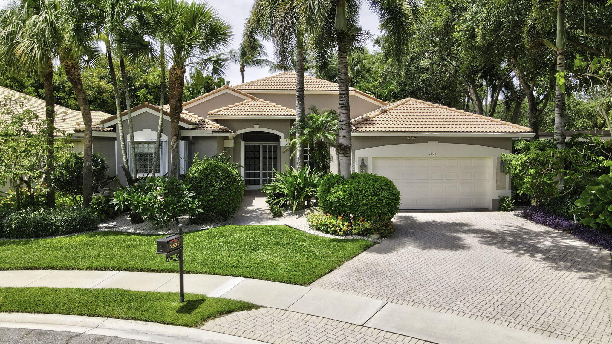 Foto de propiedad en 7527 Monticello Way, Boynton Beach, FL 33437 Boynton Beach con MLS# 