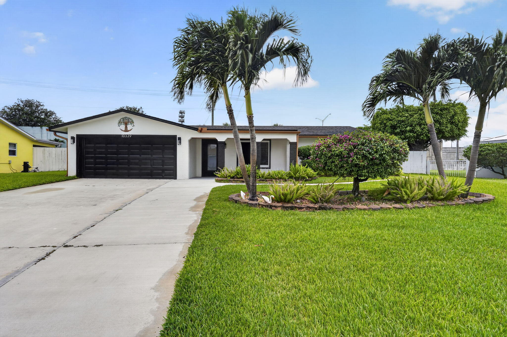 Foto de propiedad en 10339 Daphne Avenue, Palm Beach Gardens, FL 33410 Palm Beach Gardens con MLS# 