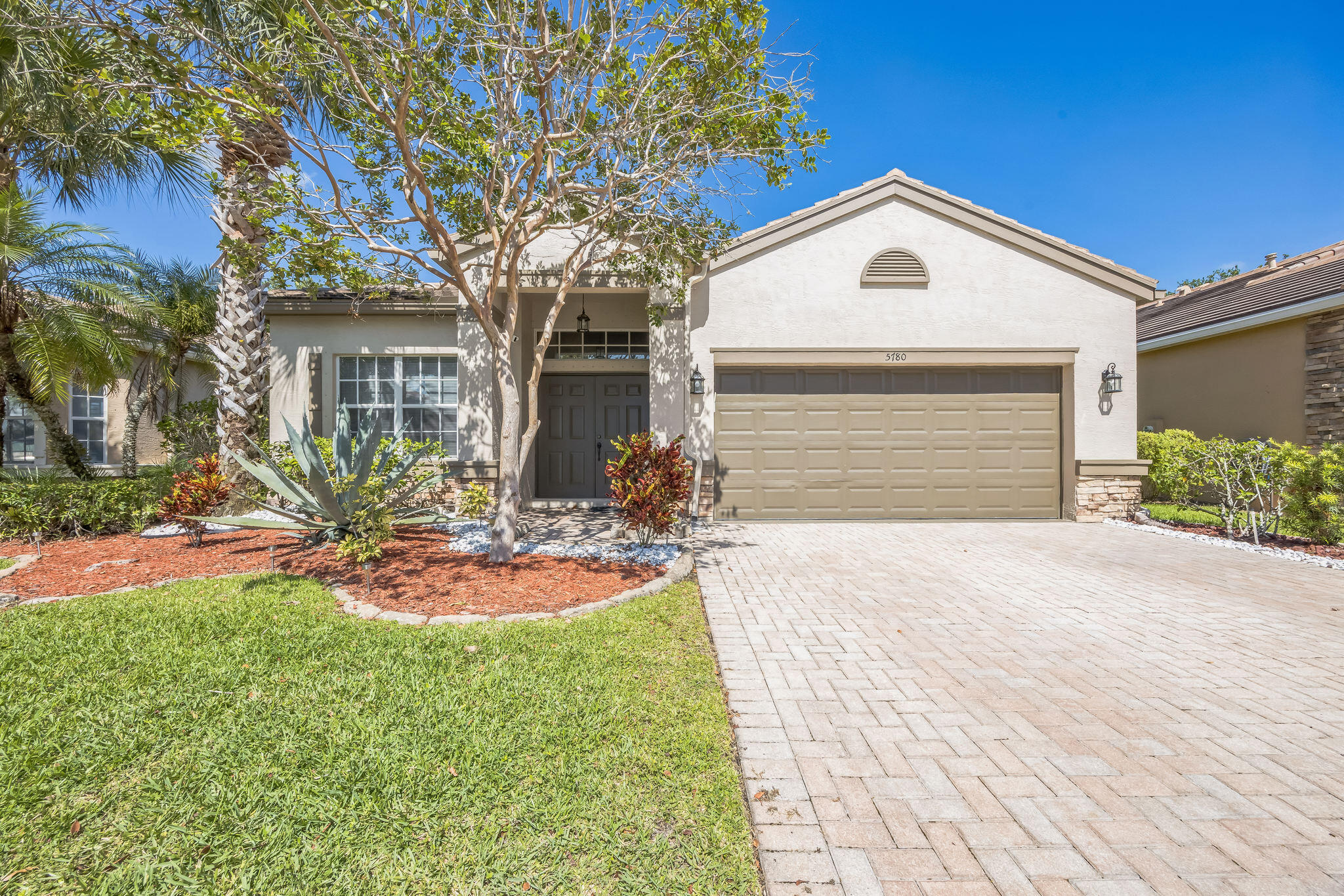 Foto de propiedad en 5780 Saddle Trail Lane, Lake Worth, FL 33449 Lake Worth con MLS# 