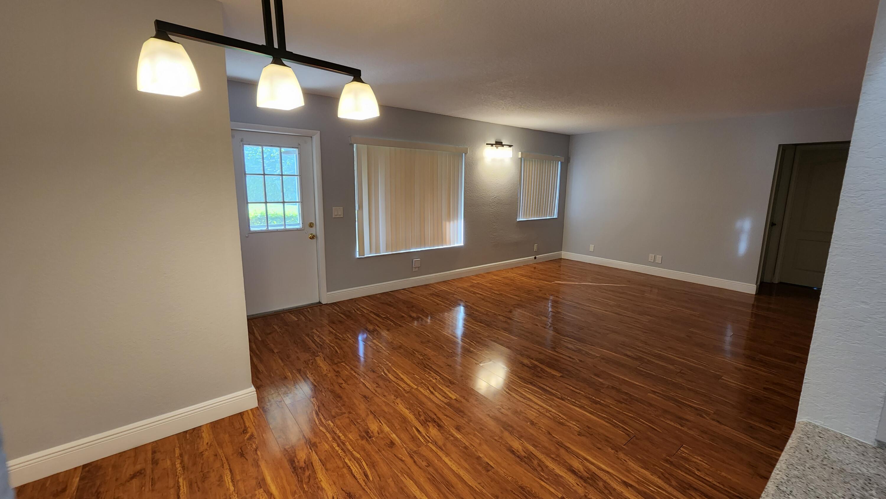 Foto de propiedad en 527 Shady Pine Way C1, Greenacres, FL 33415 Greenacres con MLS# 