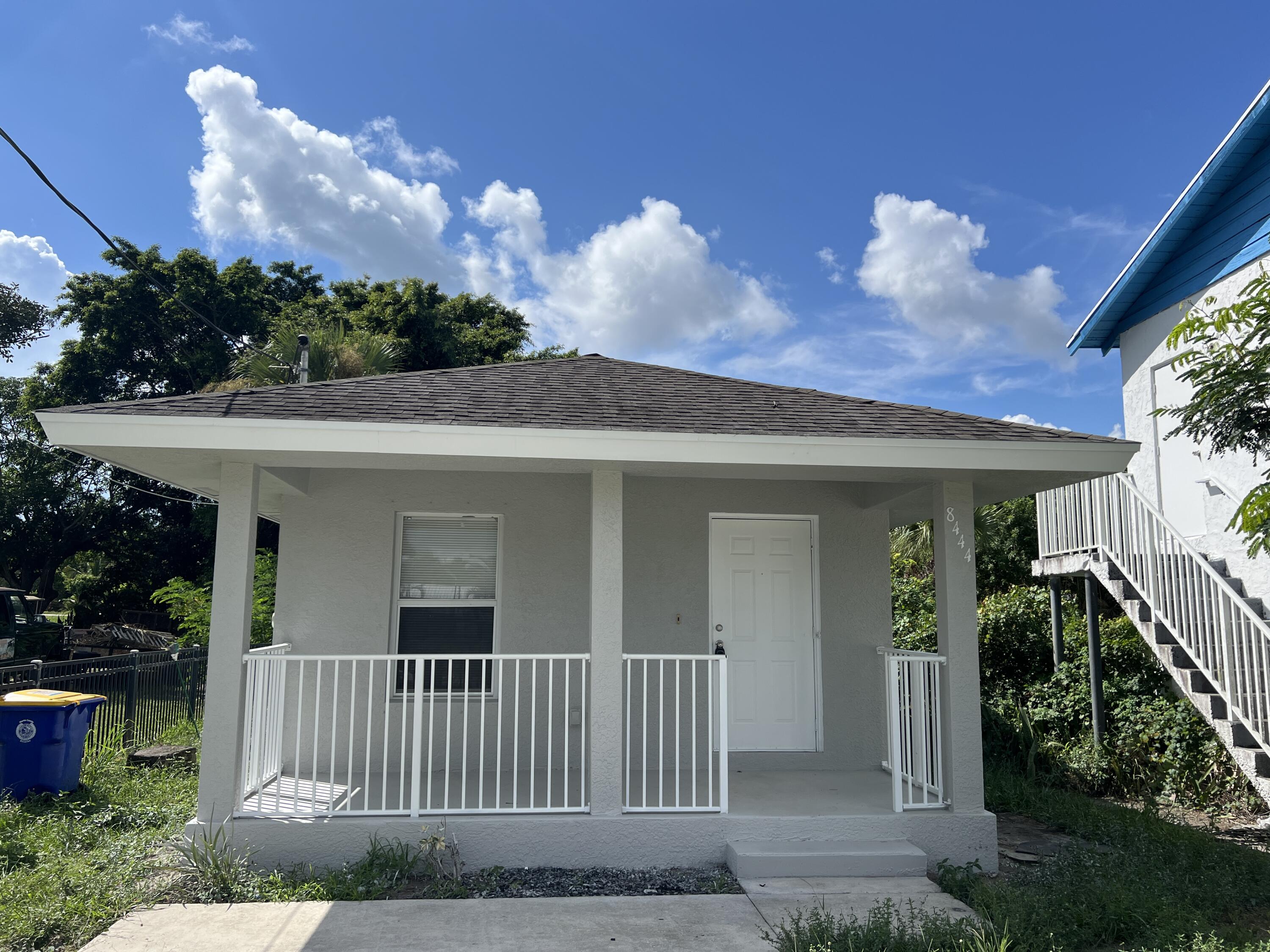Foto de propiedad en 8444 SE Date Street, Hobe Sound, FL 33455 Hobe Sound con MLS# 