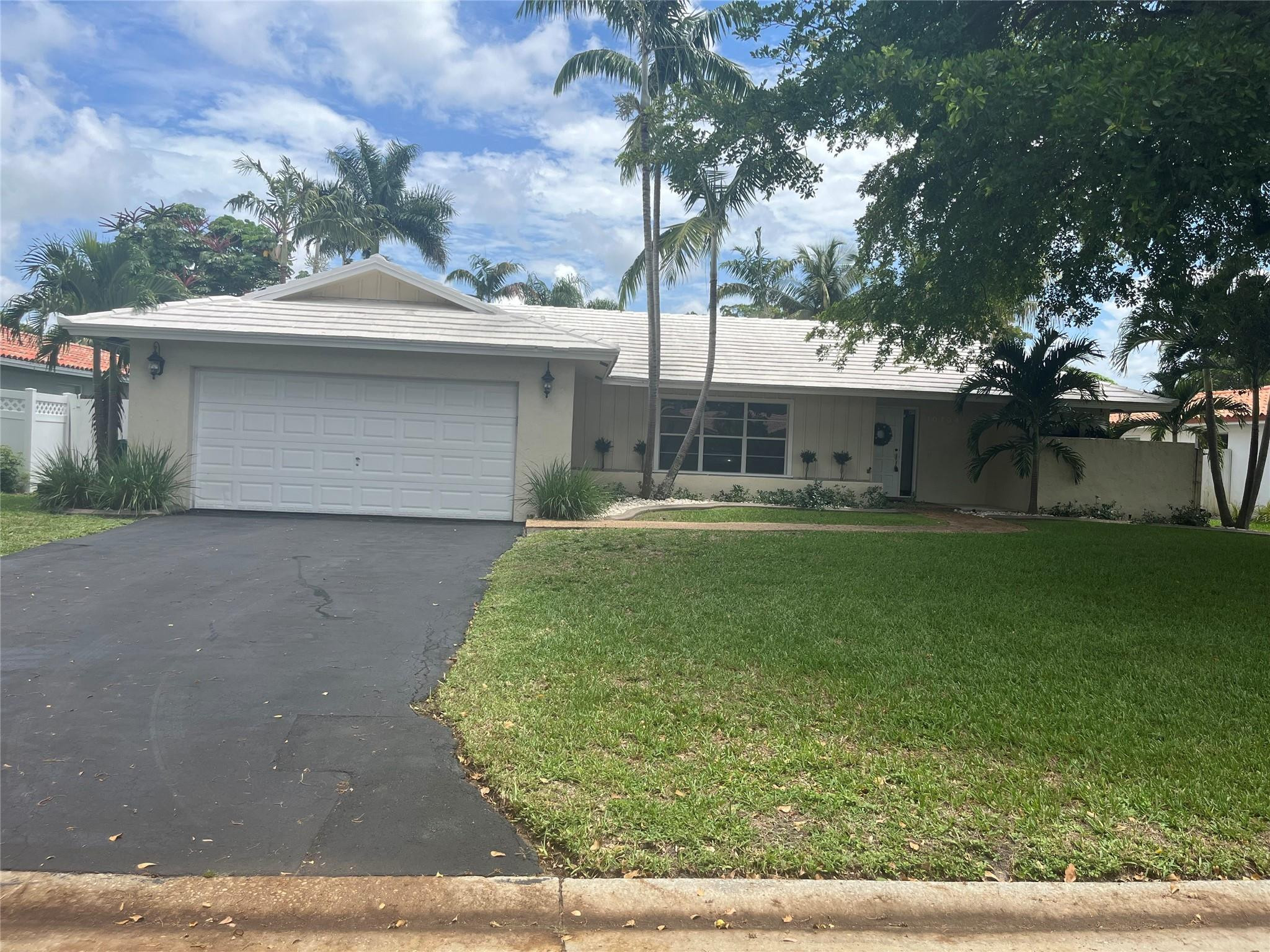 Foto de propiedad en 10734 NW 17th Manor, Coral Springs, FL 33071 Coral Springs con MLS# 