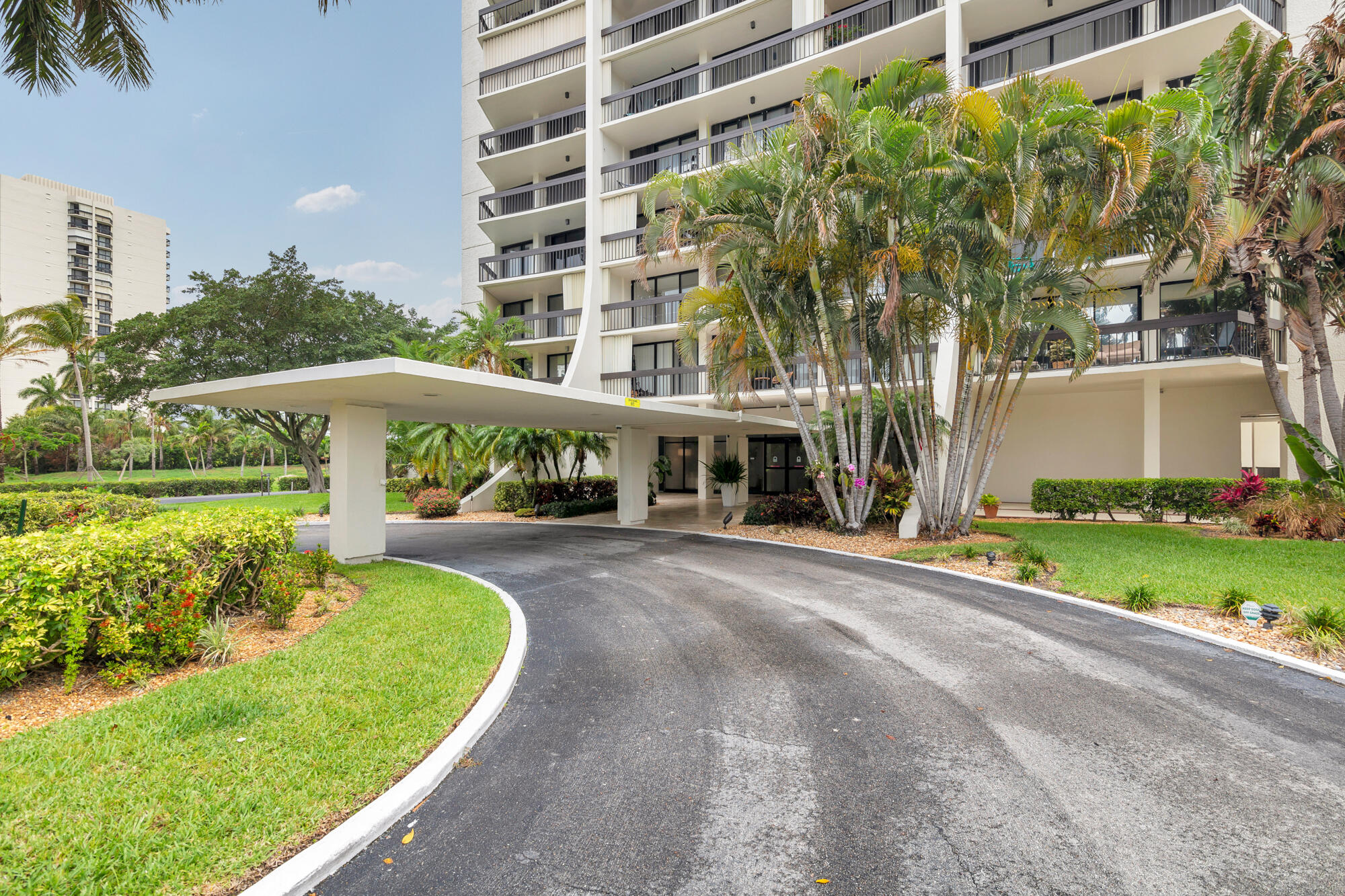 Foto de propiedad en 2000 Presidential Way 206, West Palm Beach, FL 33401 West Palm Beach con MLS# 