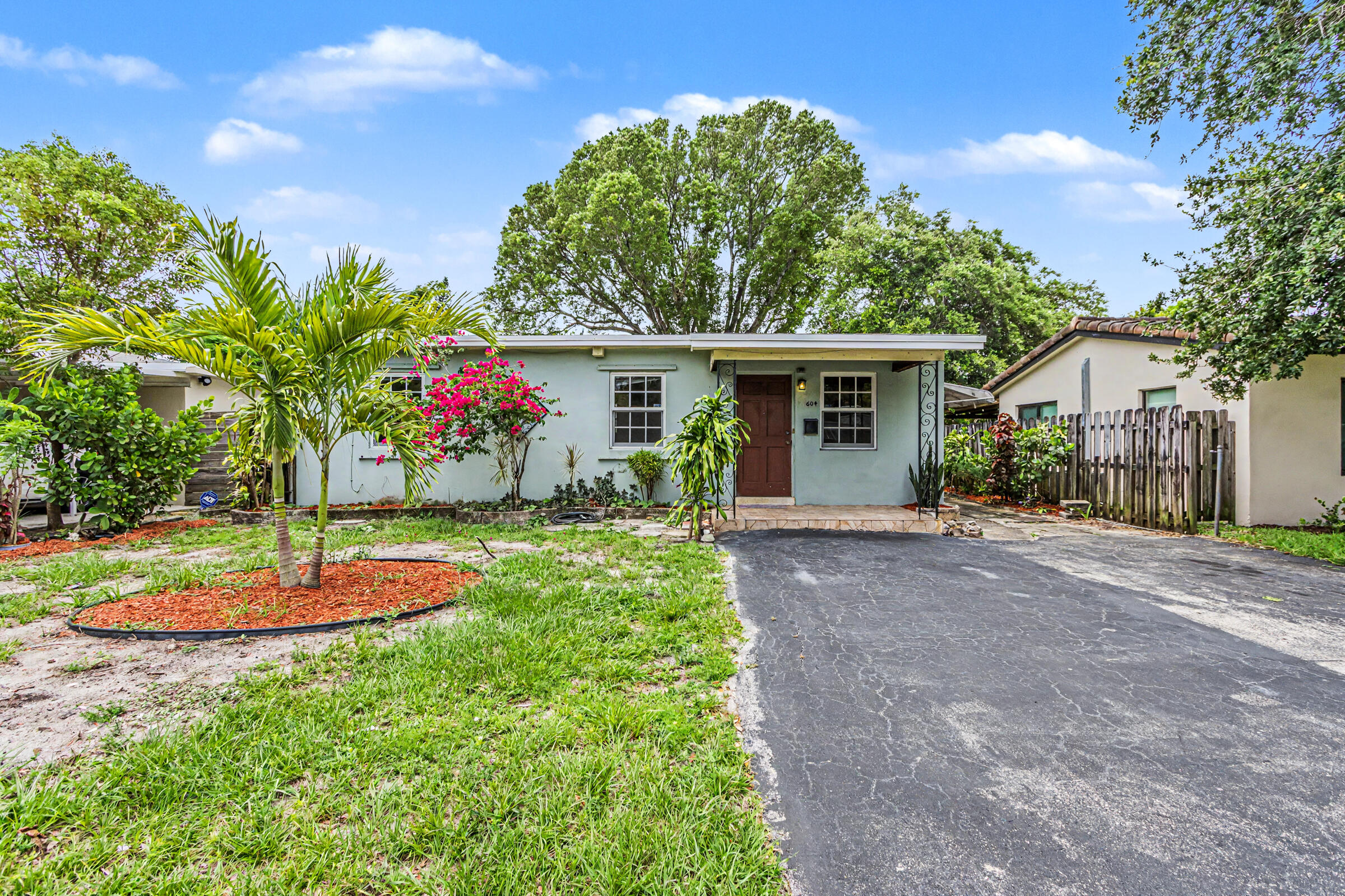Foto de propiedad en 604 NE 14th Place, Fort Lauderdale, FL 33304 Fort Lauderdale con MLS# 