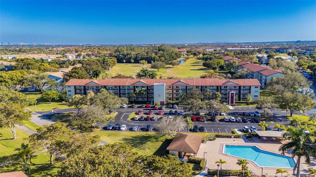 Foto de propiedad en 12800 SW 7th 206g, Pembroke Pines, FL 33027 Pembroke Pines con MLS# 