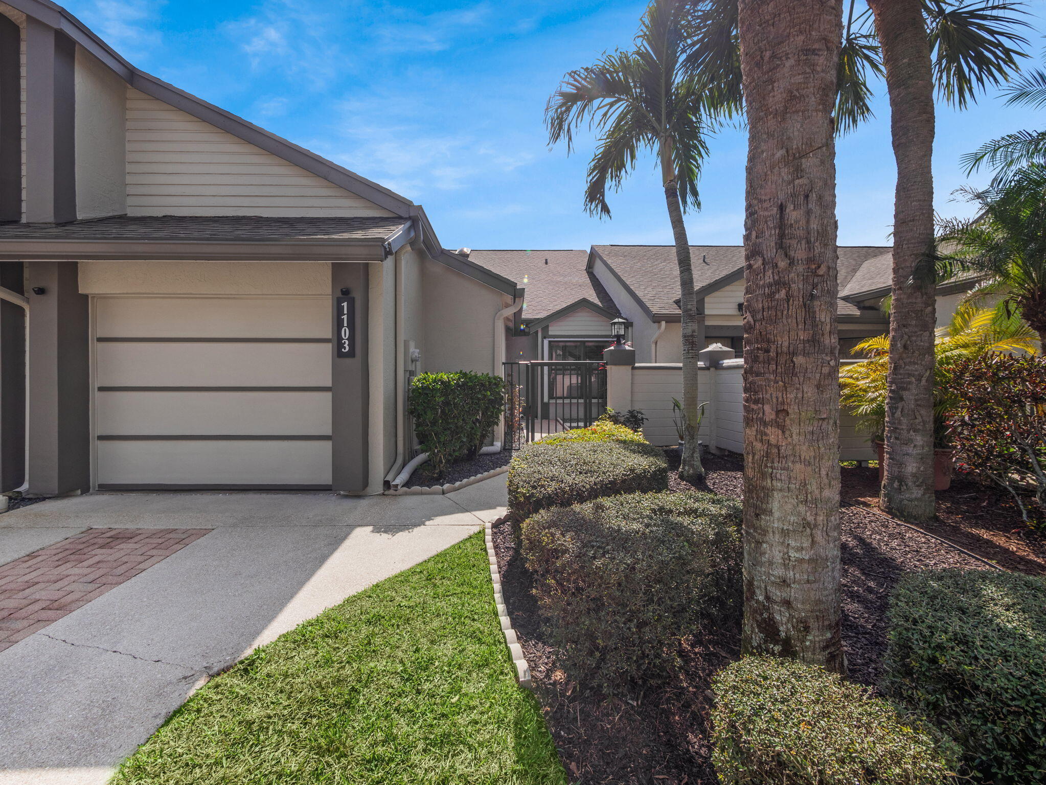 Foto de propiedad en 1103 Landings Boulevard, Greenacres, FL 33413 Greenacres con MLS# 