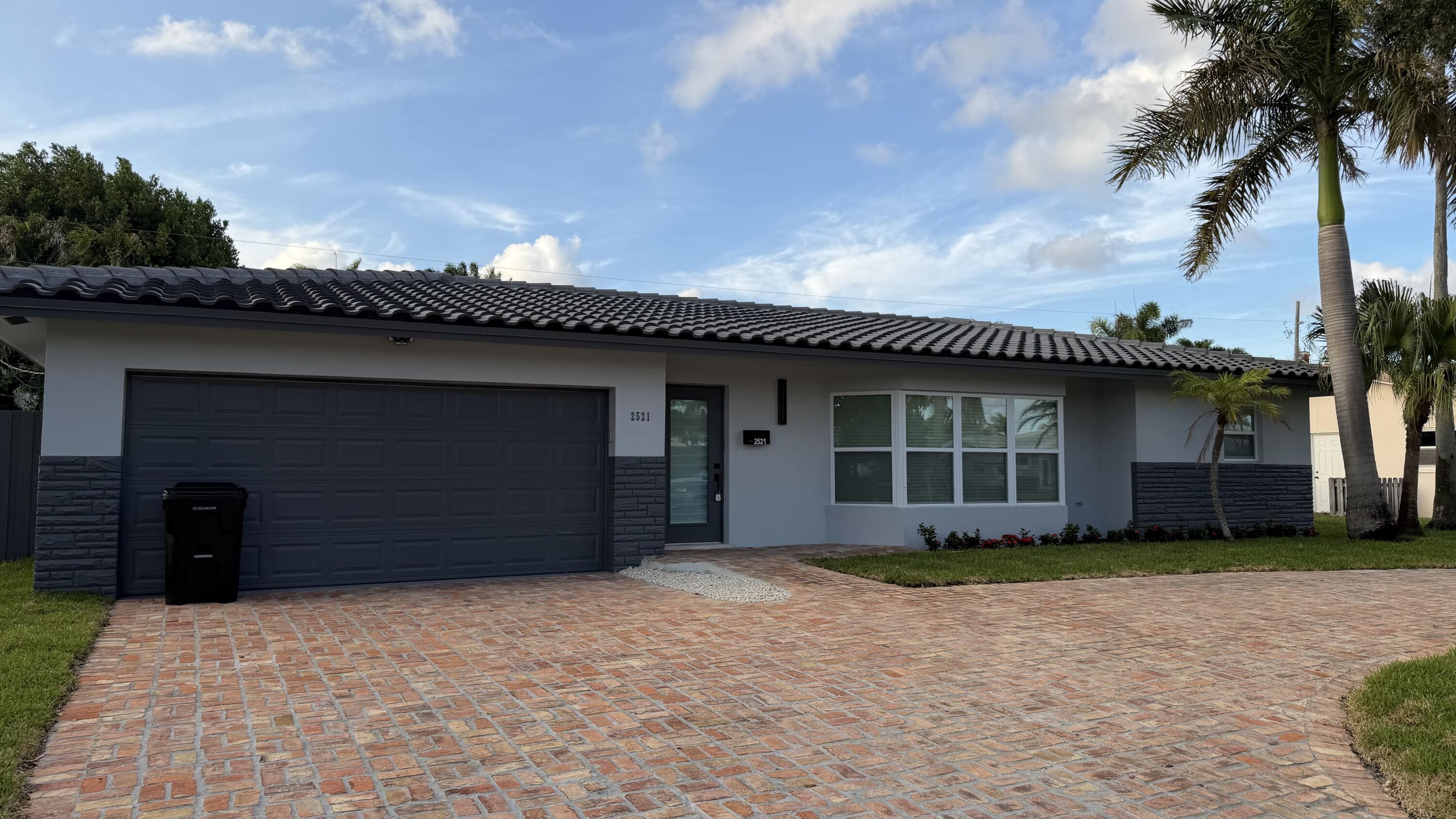 Foto de propiedad en 2521 NE 45th Street, Lighthouse Point, FL 33064 Lighthouse Point con MLS# 