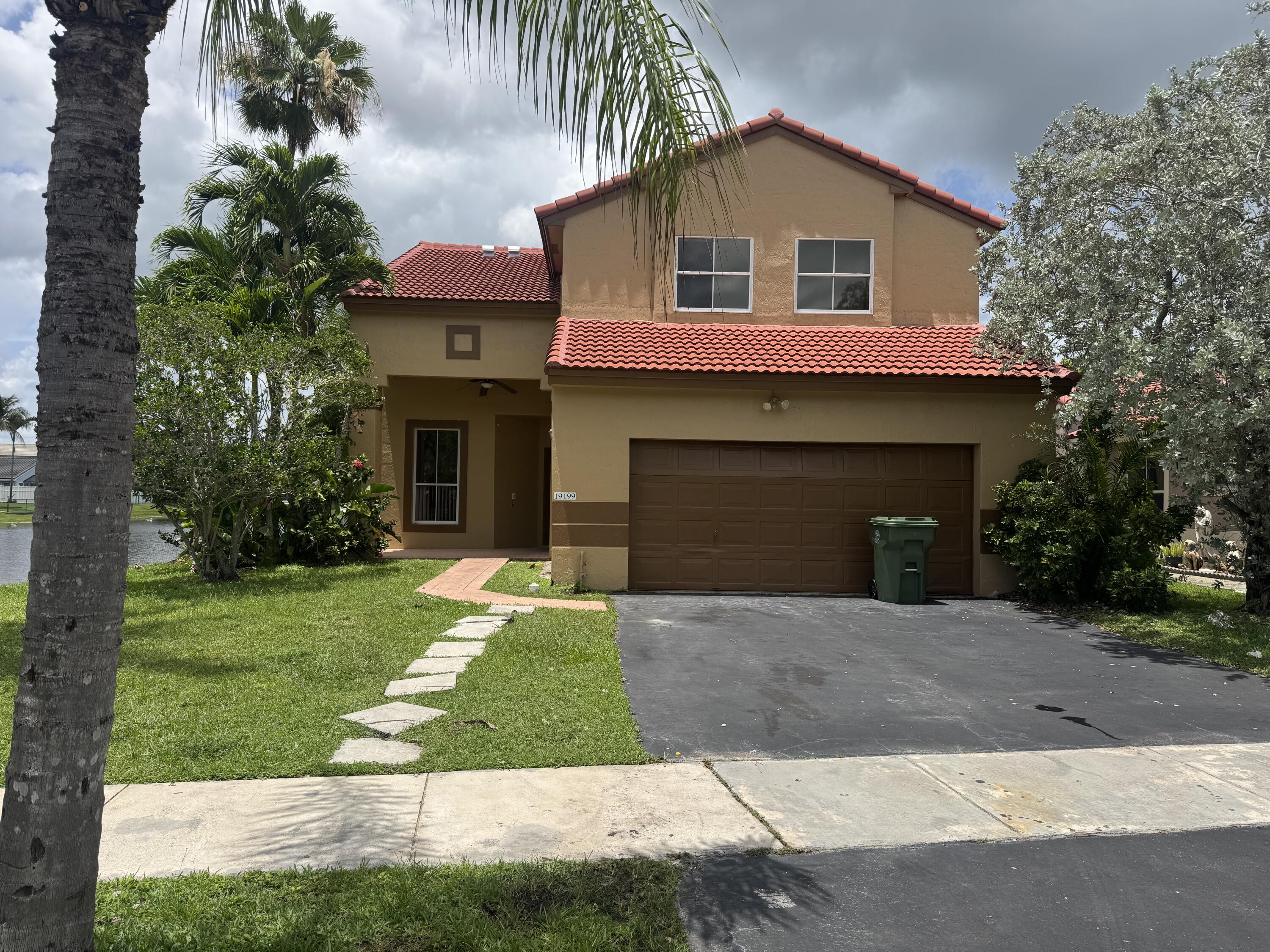 Foto de propiedad en 19199 NW 19th Street, Pembroke Pines, FL 33029 Pembroke Pines con MLS# 