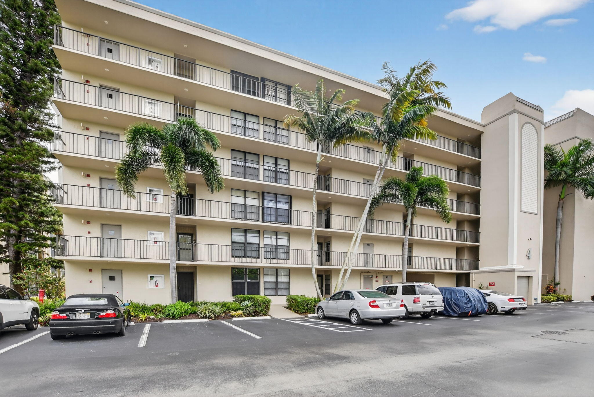 Foto de propiedad en 4 Royal Palm Way 601, Boca Raton, FL 33432 Boca Raton con MLS# 