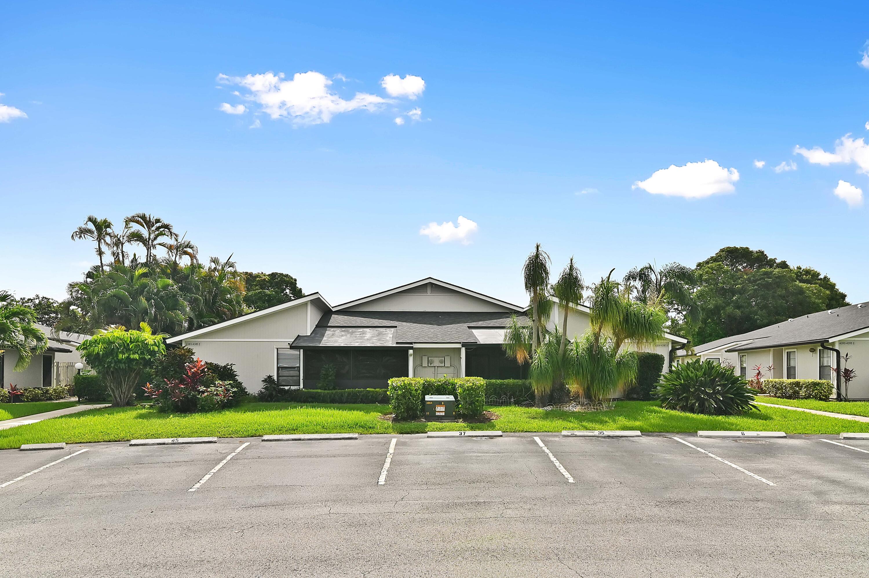 Foto de propiedad en 4383 Willow Pond Circle, West Palm Beach, FL 33417 West Palm Beach con MLS# 