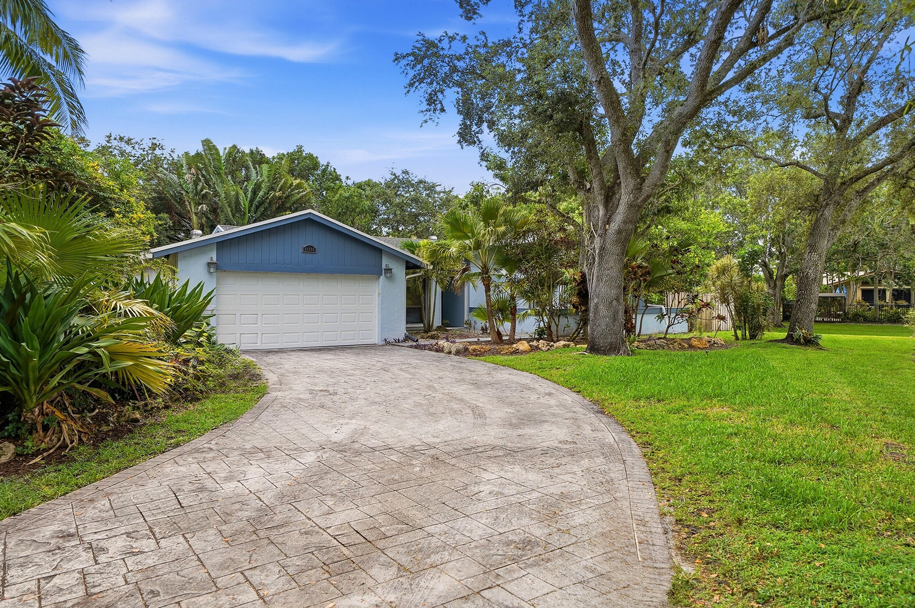 Foto de propiedad en 12106 Sailboat Way, Cooper City, FL 33026 Cooper City con MLS# 
