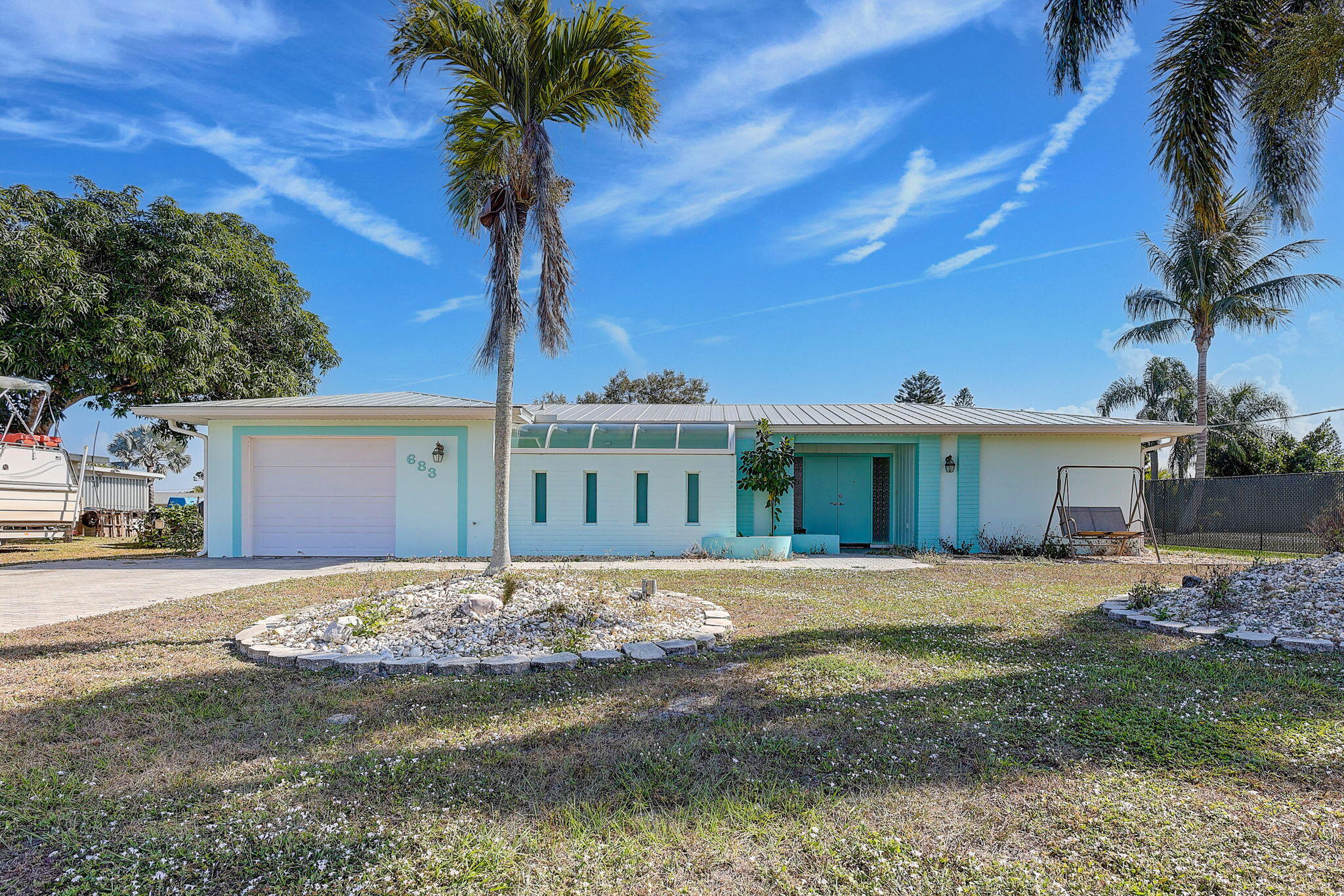 Foto de propiedad en 683 SE Harborview Drive, Port St. Lucie, FL 34983 Port St. Lucie con MLS# 
