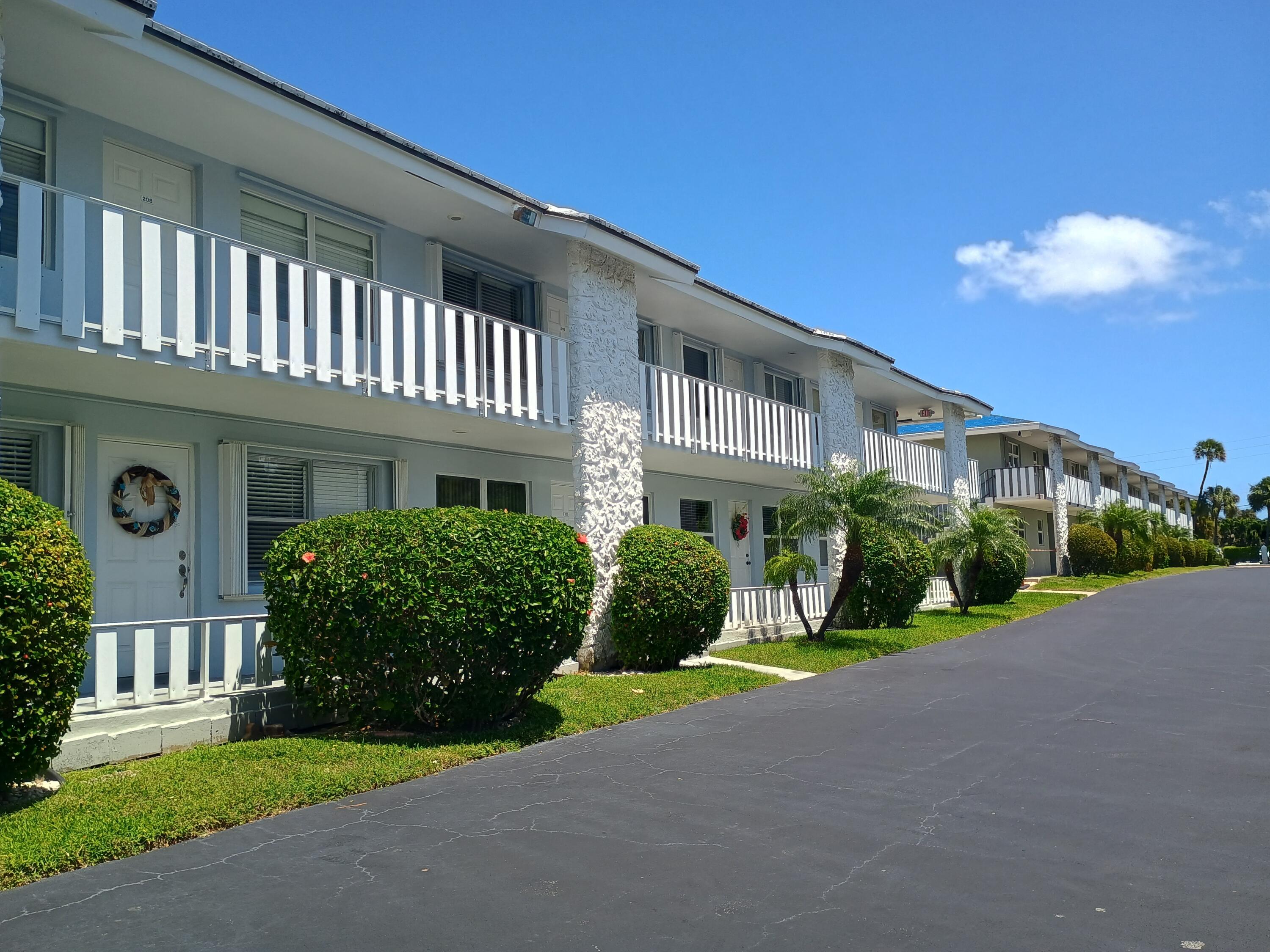 Foto de propiedad en 5520 N Ocean Boulevard N 109, Ocean Ridge, FL 33435 Ocean Ridge con MLS# 