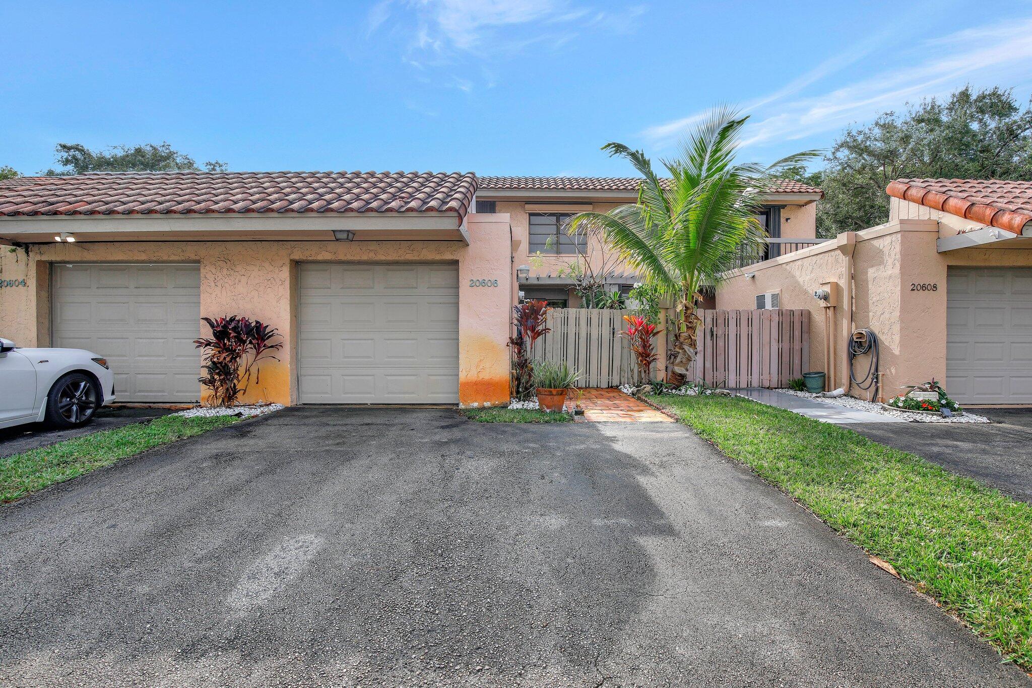 Foto de propiedad en 20606 NE 7th Court, Miami, FL 33179 Miami con MLS# 