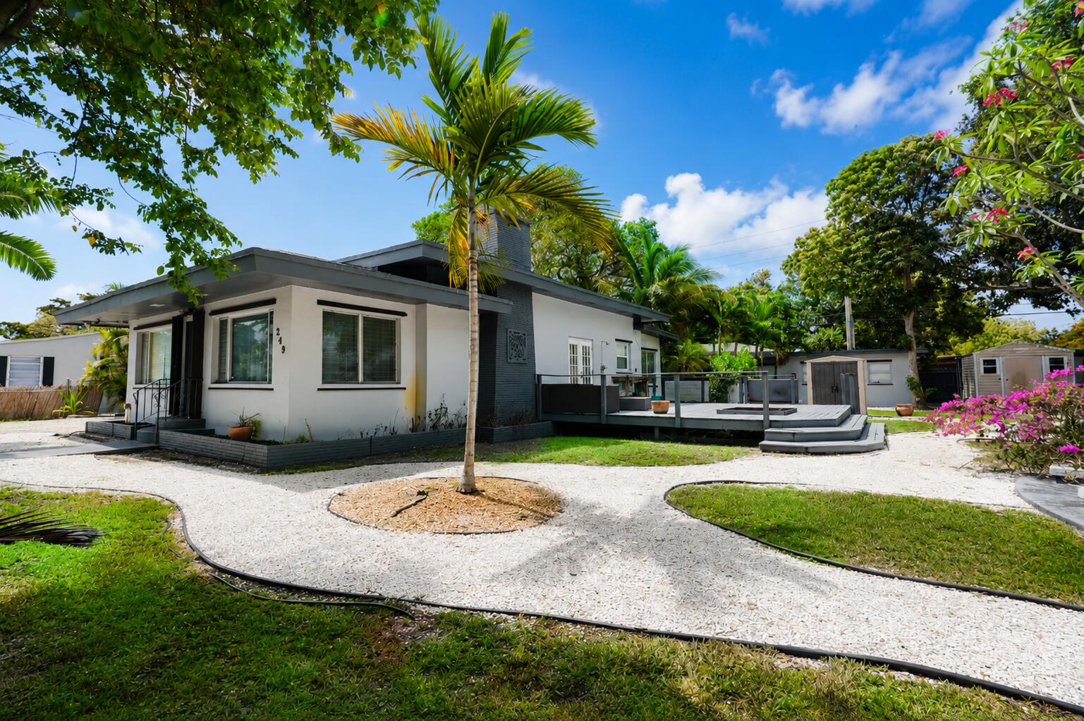 Foto de propiedad en 249 SW 14th Street 1-4, Dania Beach, FL 33004 Dania Beach con MLS# 