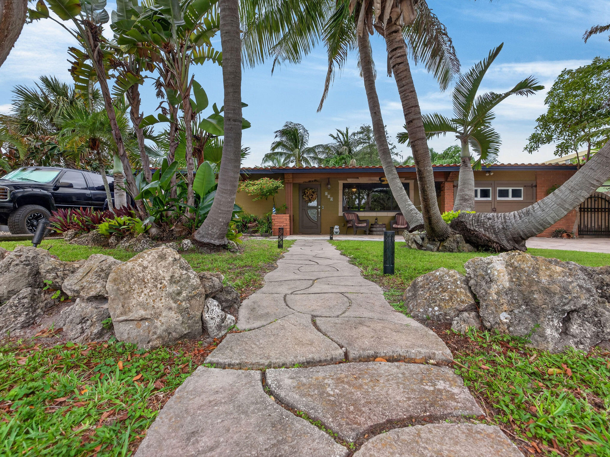 Foto de propiedad en 949 NE 25th Avenue, Pompano Beach, FL 33062 Pompano Beach con MLS# 
