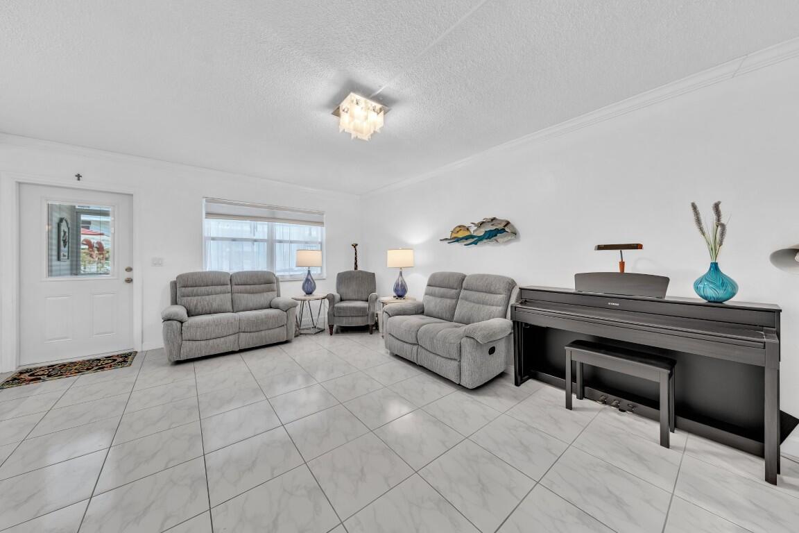 Foto de propiedad en 580 Egret Drive 121, Hallandale Beach, FL 33009 Hallandale Beach con MLS# 