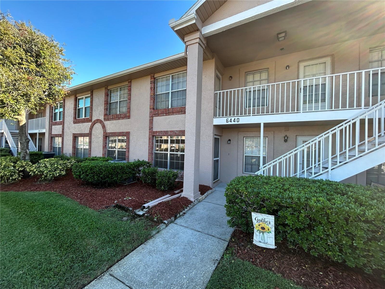 Foto de propiedad en 6440 Spring Flower Drive 14, New Port Richey, FL 34653 New Port Richey con MLS# 