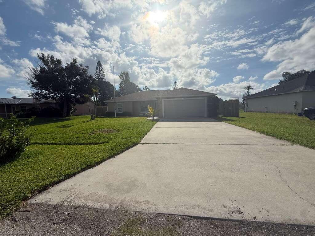 Foto de propiedad en 349 NW Hibiscus Street, Port St. Lucie, FL 34983 Port St. Lucie con MLS# 