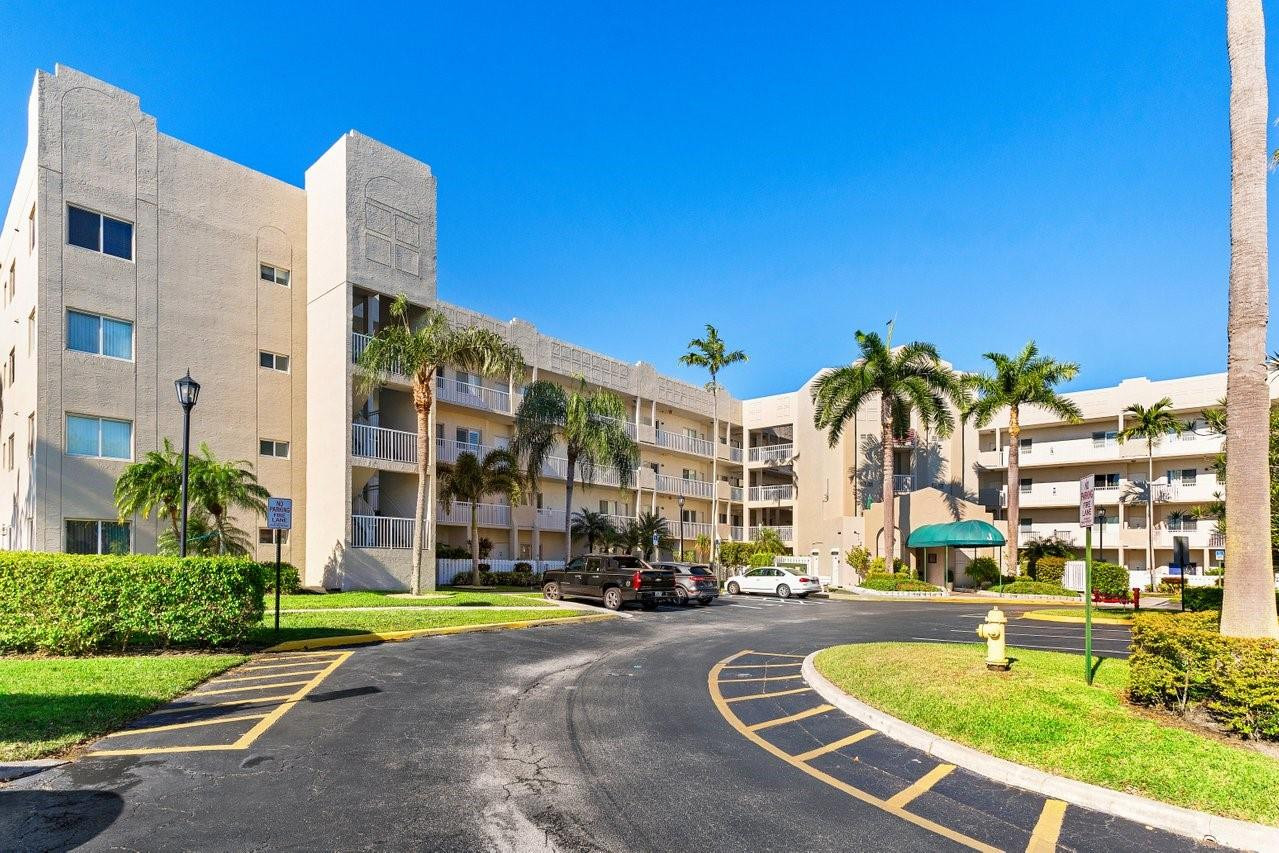 Foto de propiedad en 7775 Southampton Terrace 310, Tamarac, FL 33321 Tamarac con MLS# 