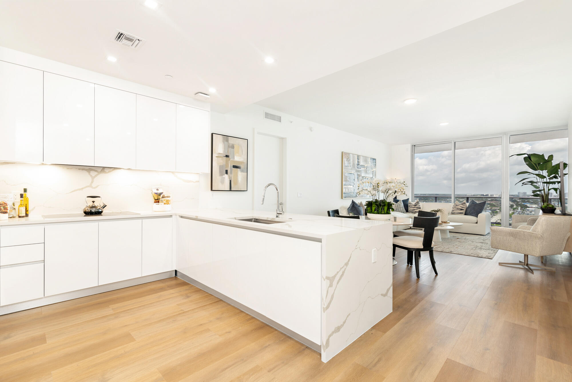 Foto de propiedad en 220 Lake Shore Drive 1813, Lake Park, FL 33403 Lake Park con MLS# 