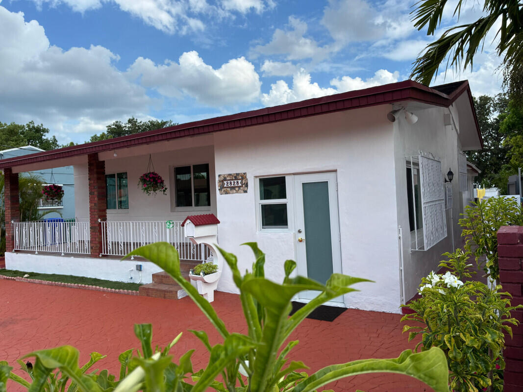 Foto de propiedad en 2828 SW 2nd Street, Miami, FL 33135 Miami con MLS# 