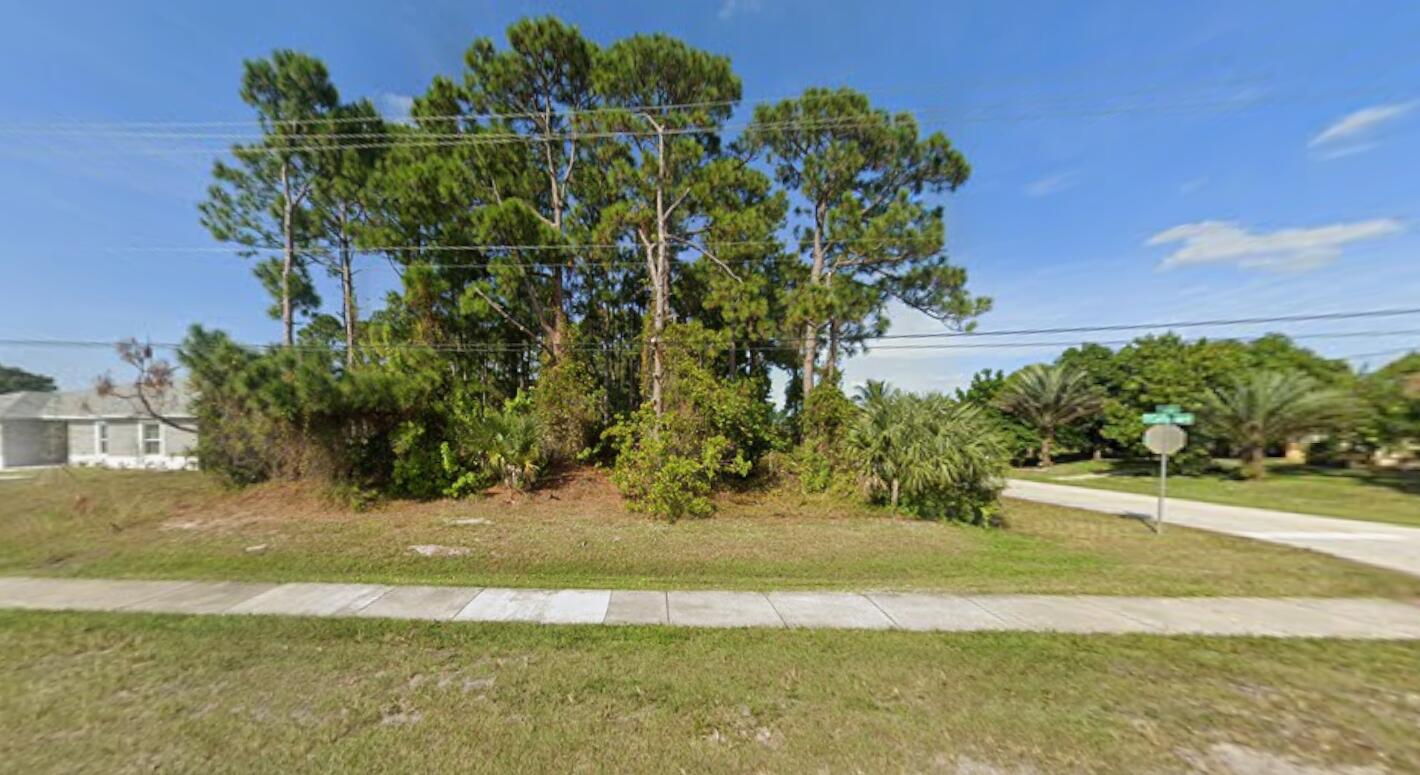 Foto de propiedad en 801 SW California Boulevard, Port St. Lucie, FL 34953 Port St. Lucie con MLS# 