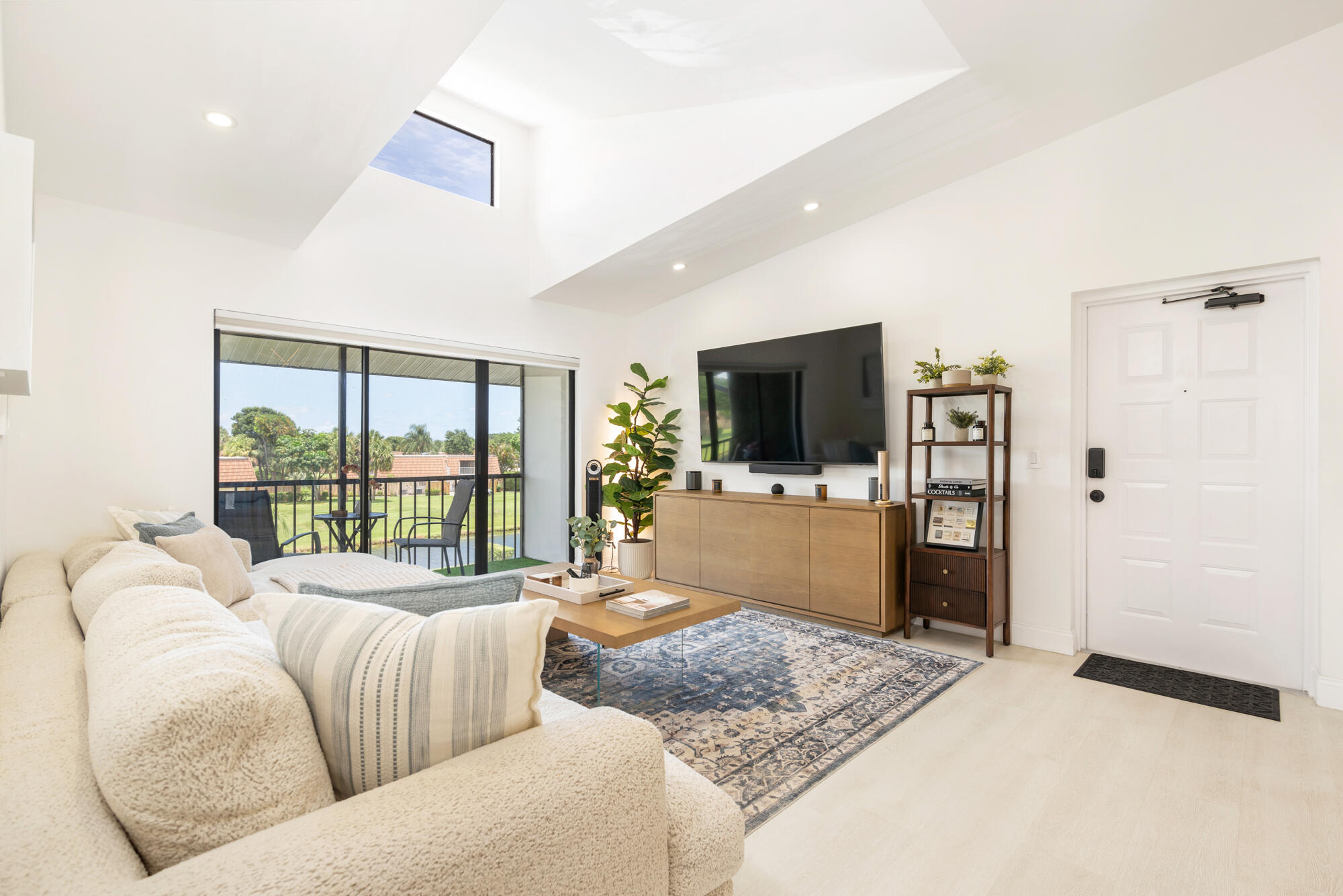 Foto de propiedad en 1008 Green Pine Boulevard H3, West Palm Beach, FL 33409 West Palm Beach con MLS# 