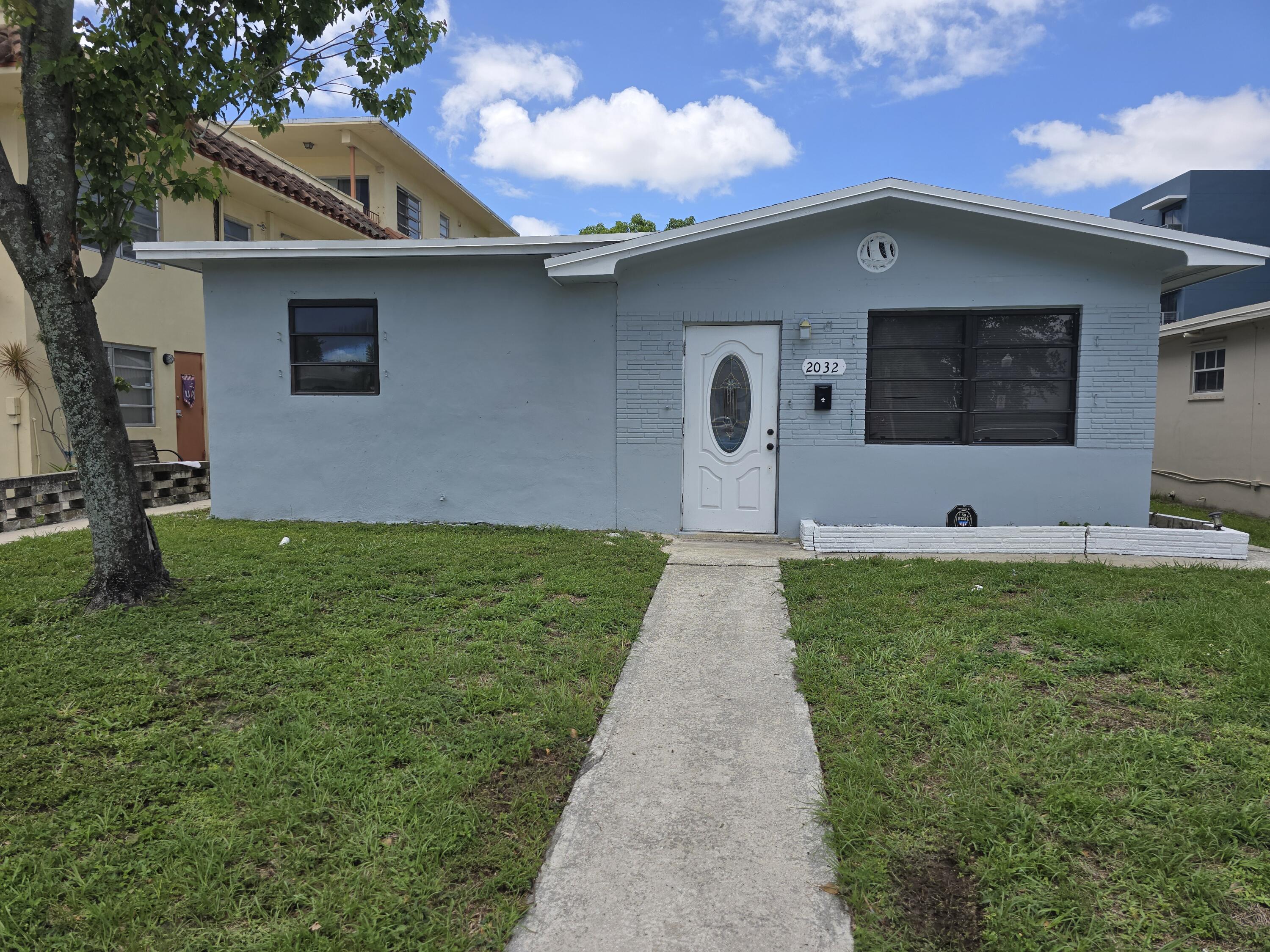 Foto de propiedad en 2032 Fillmore Street, Hollywood, FL 33020 Hollywood con MLS# 