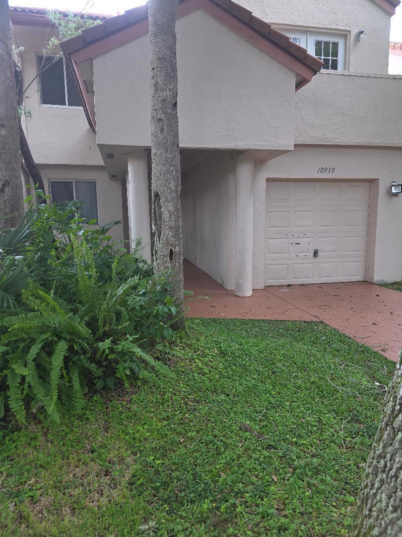 Foto de propiedad en 10939 W Broward Boulevard 10939, Plantation, FL 33324 Plantation con MLS# 